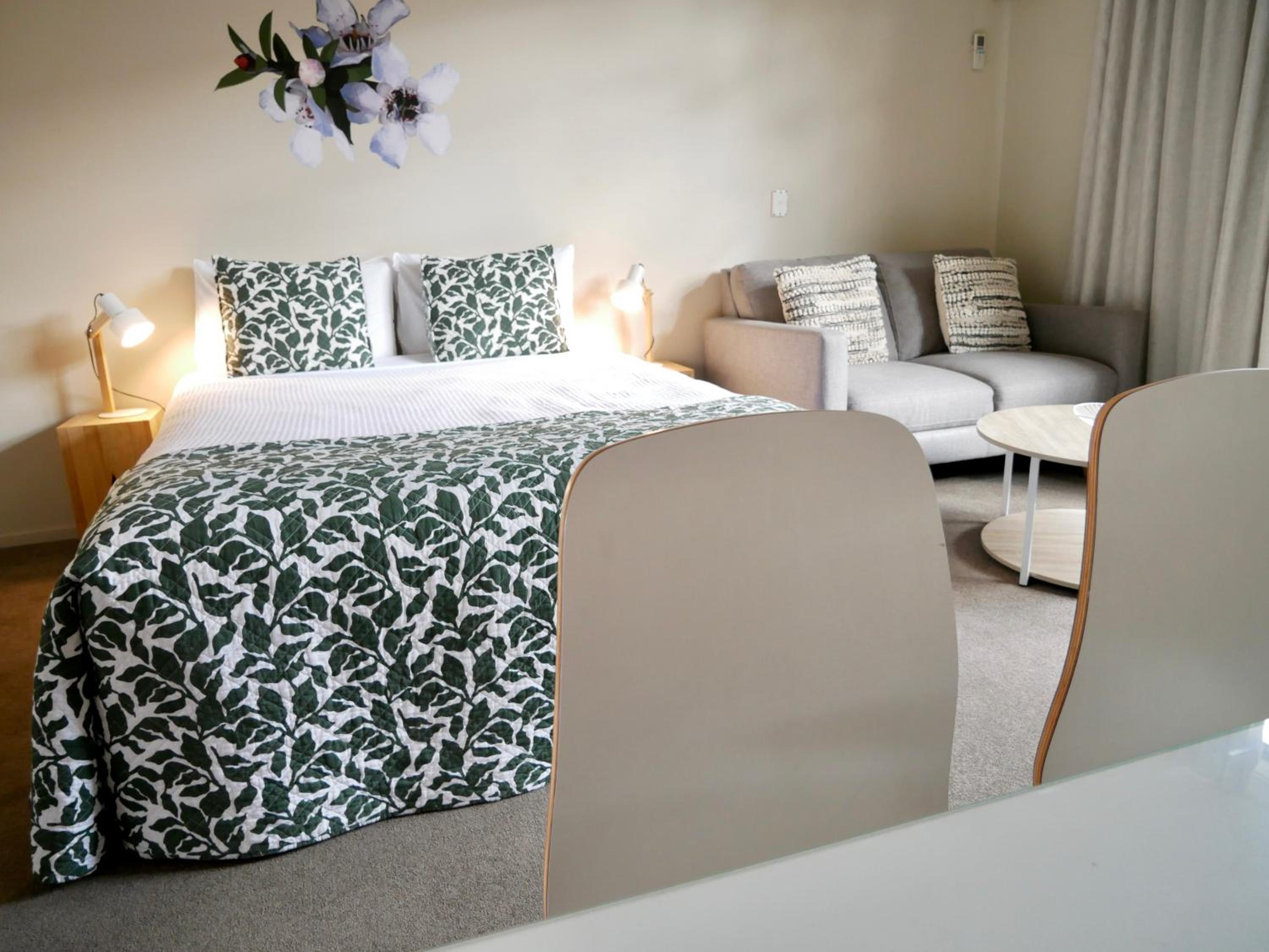 Deluxe Family Suite - Photo 7