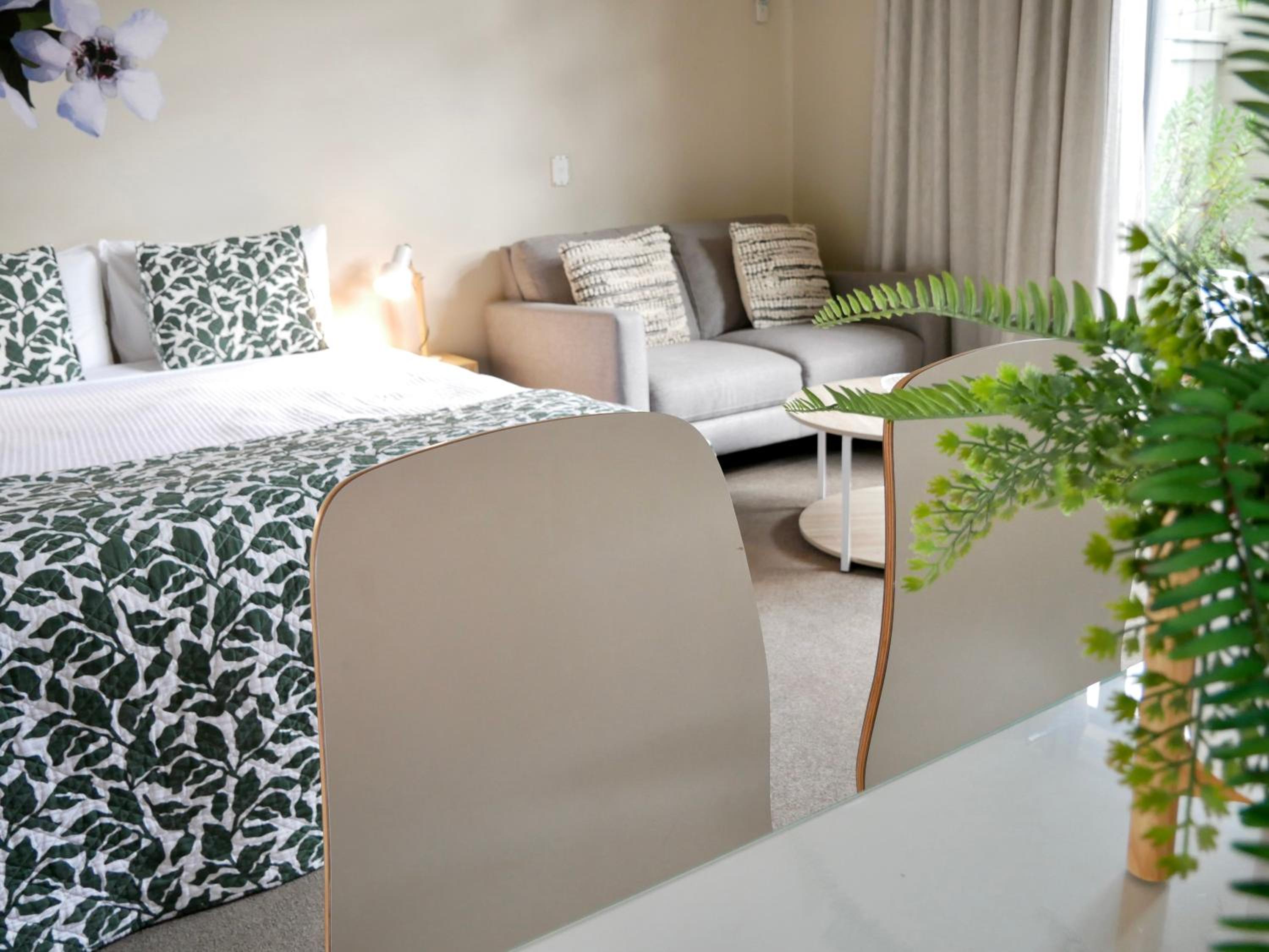 Family Suite with Courtyard - Photo 18