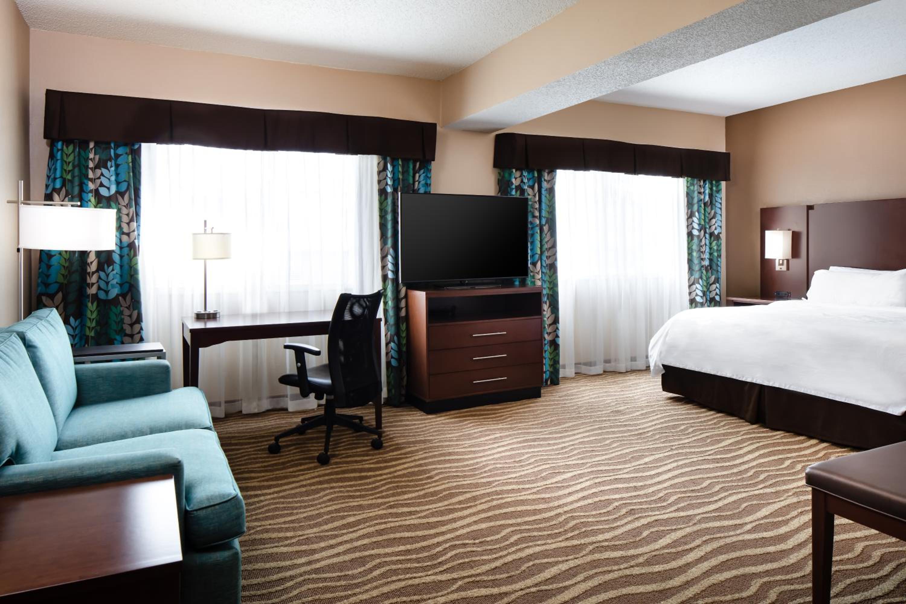Executive King Room - Non-Smoking - Photo 4
