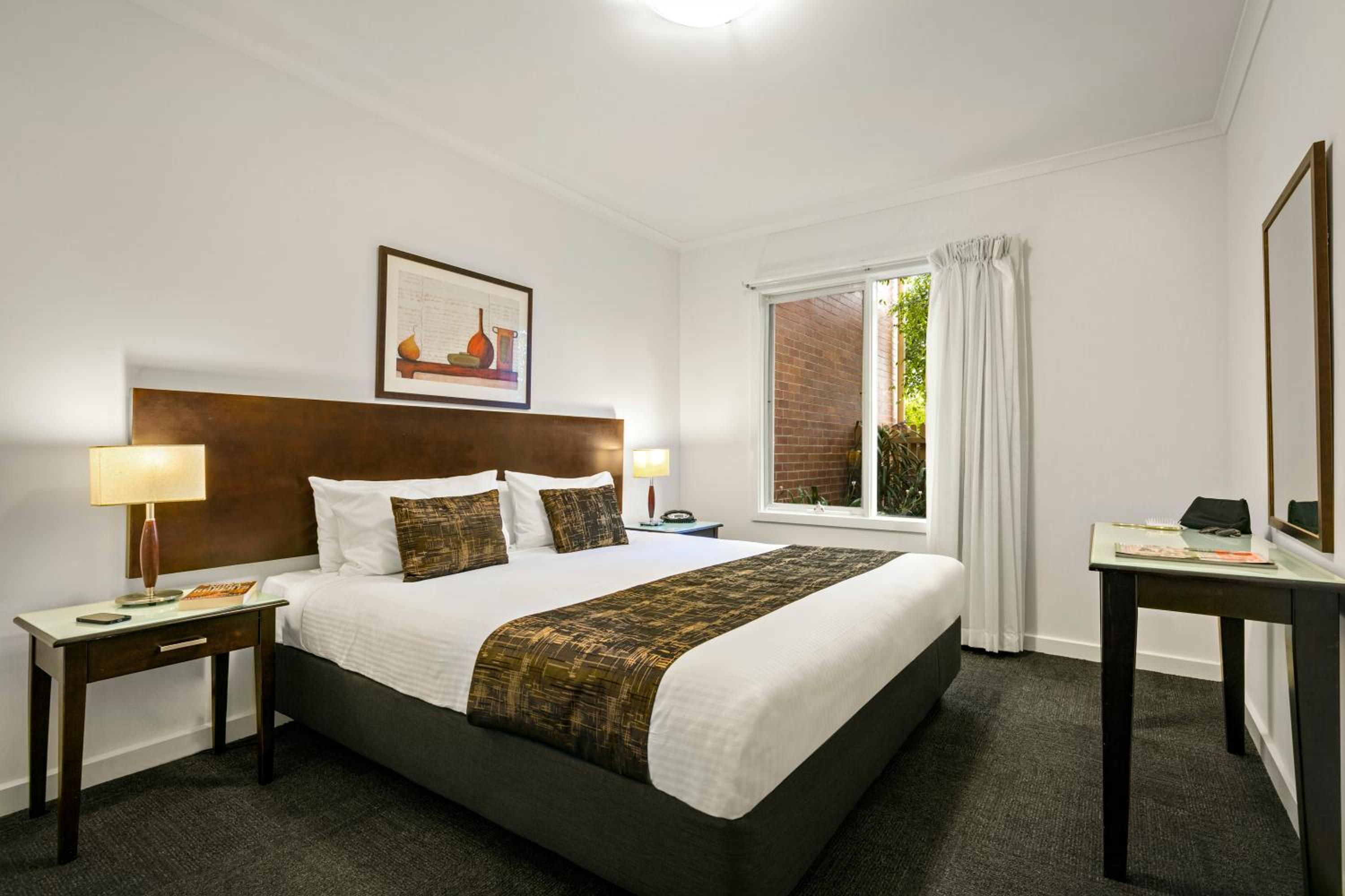 Standard King Room - Non Smoking - Photo 2