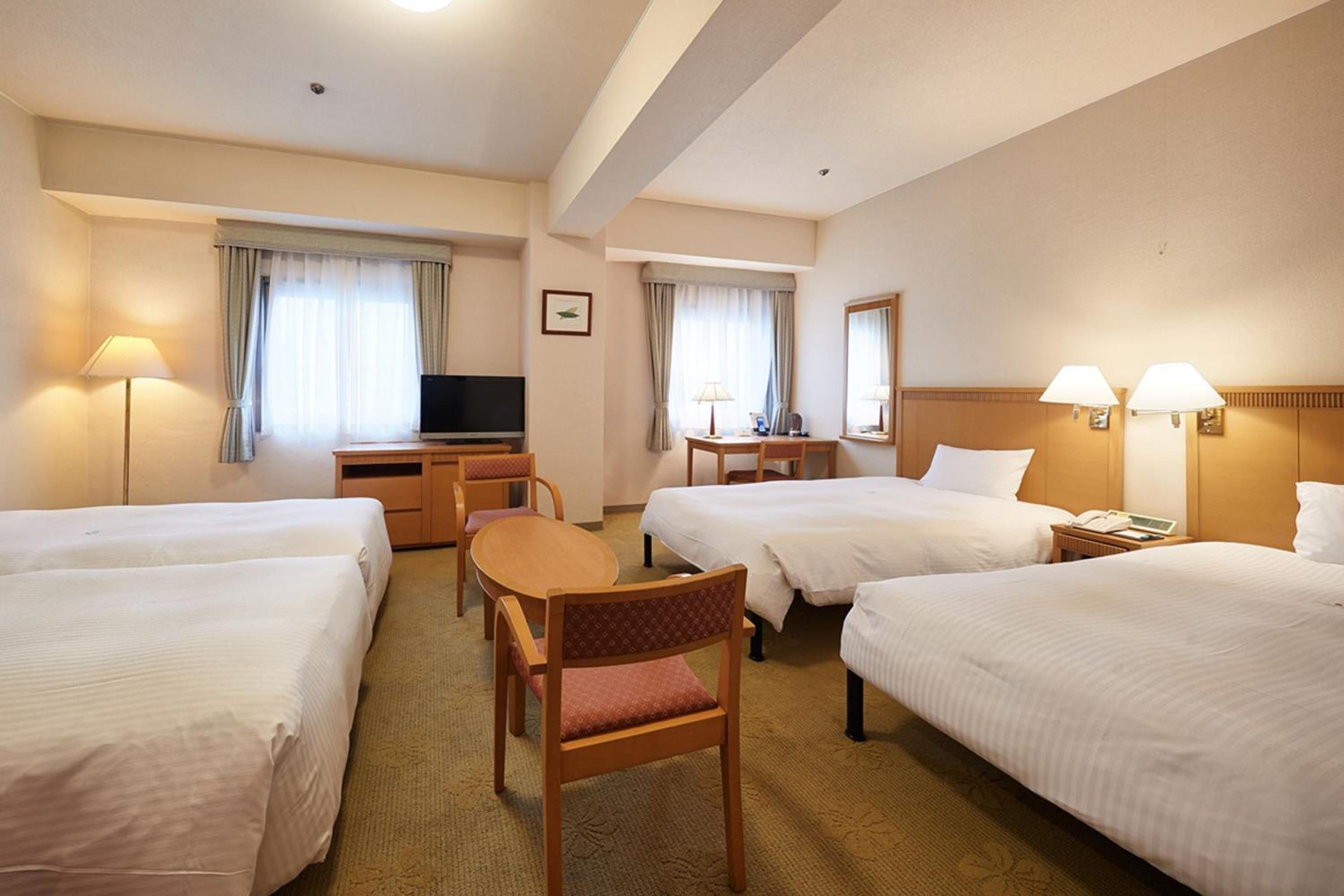Pacific Deluxe Quadruple Room - Non-Smoking photo 1