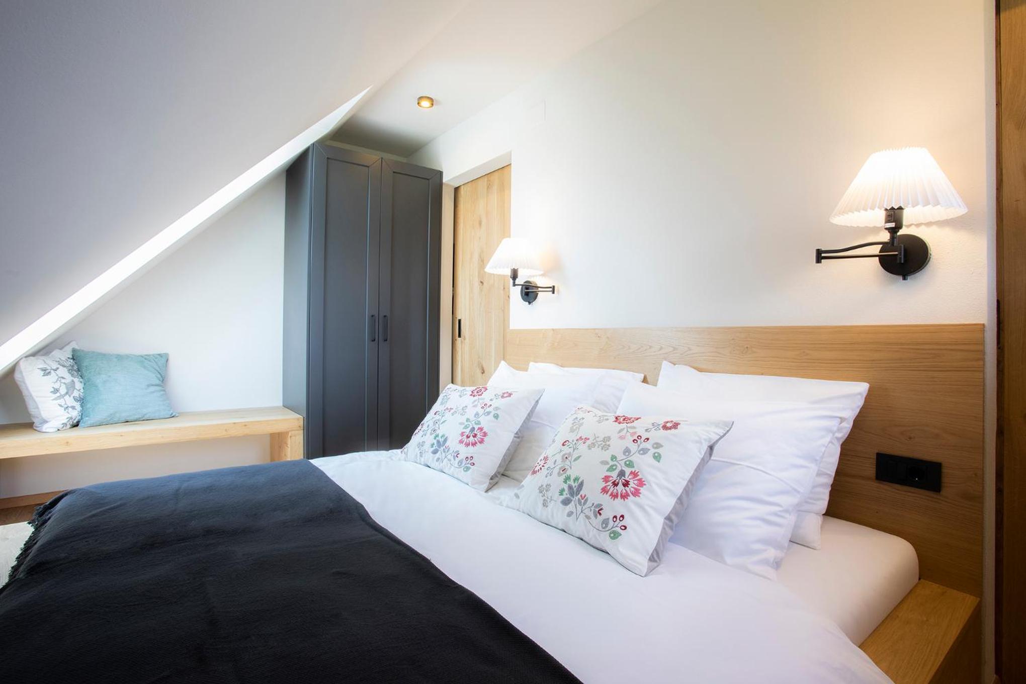 One-Bedroom Apartment with Balcony & Mountain View
