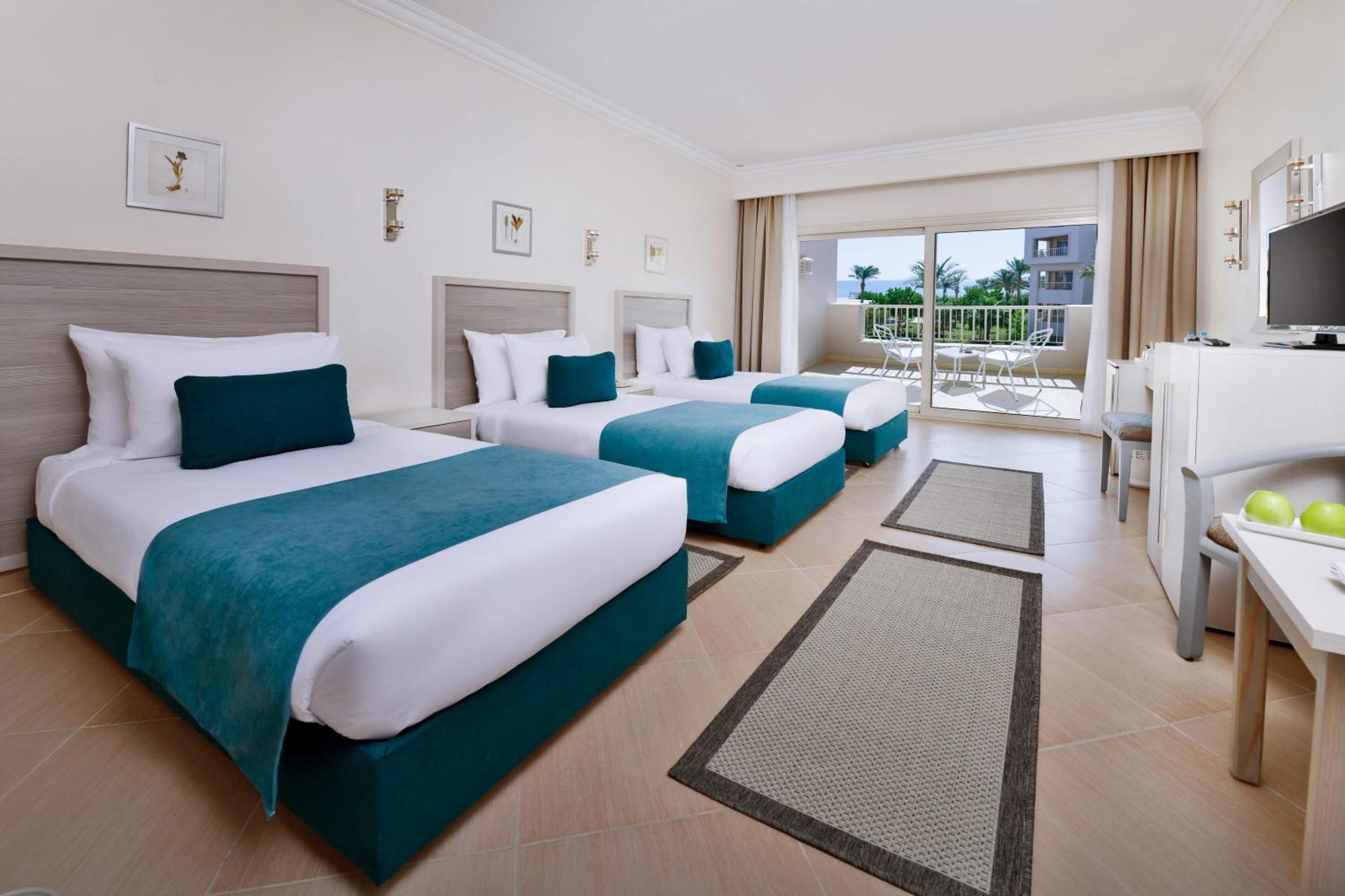  Superior Triple with Partial Sea View - Photo 1
