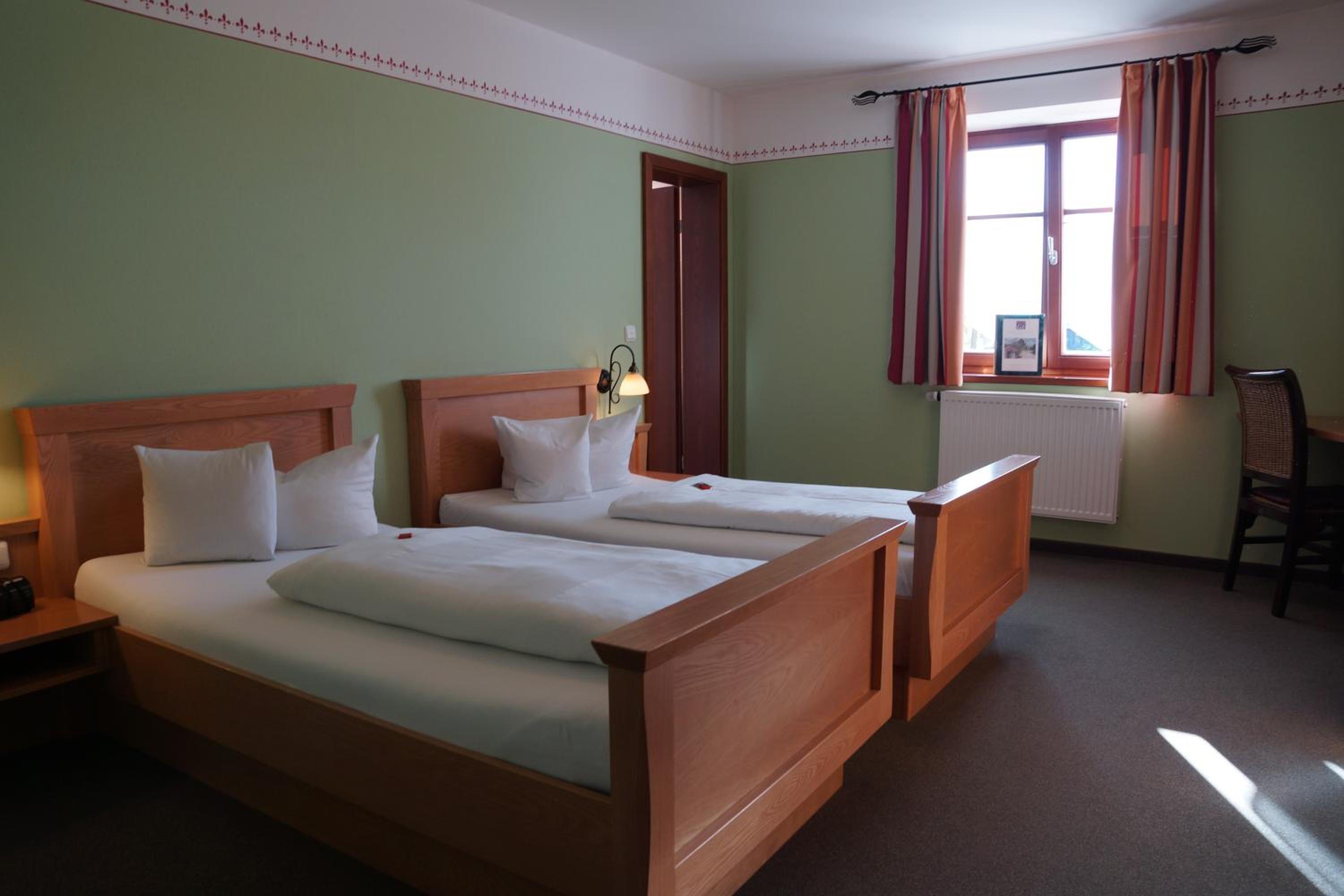 Double or Twin Room - Photo 4