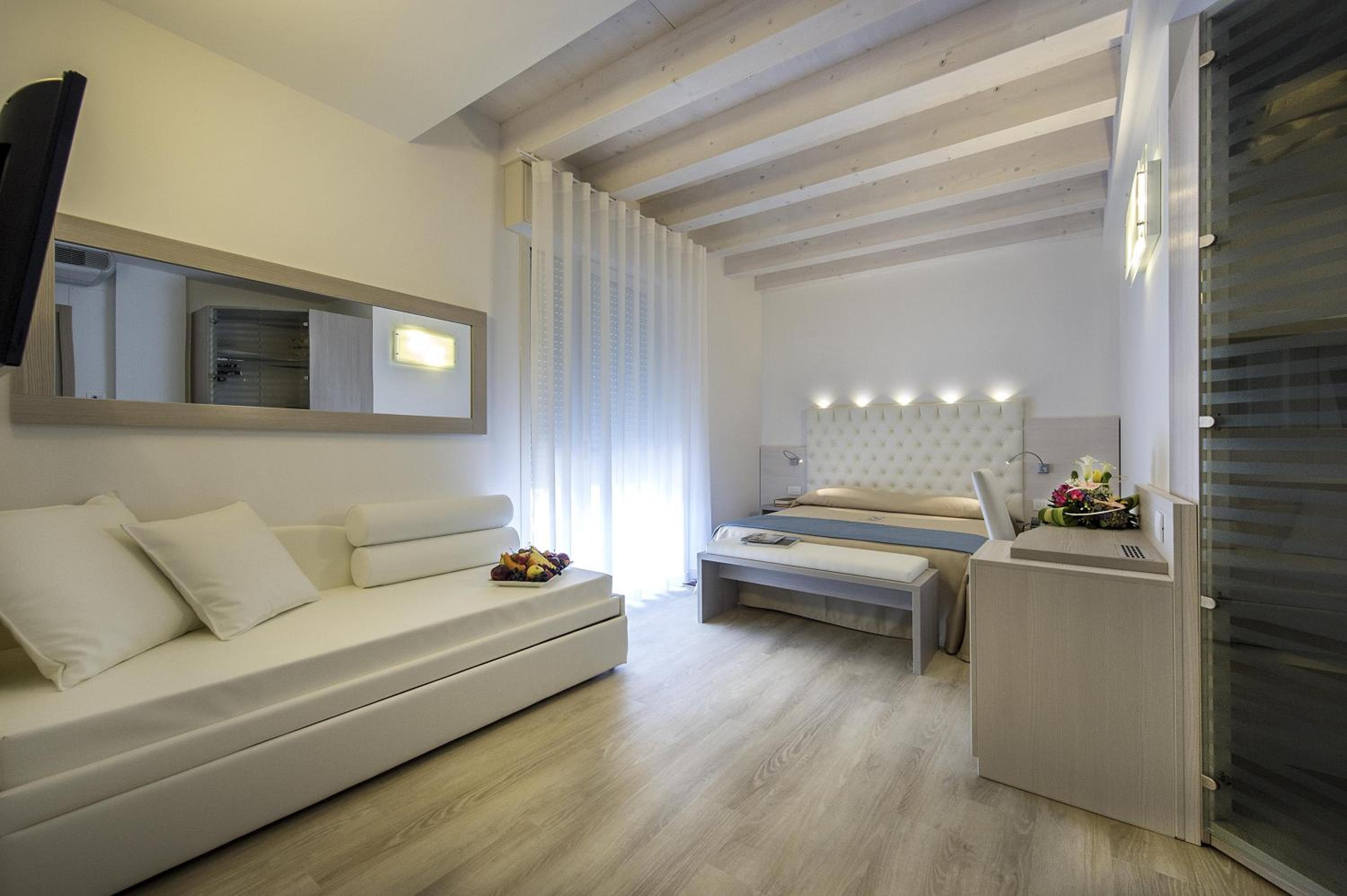Junior Suite (2 Adults) photo 2
