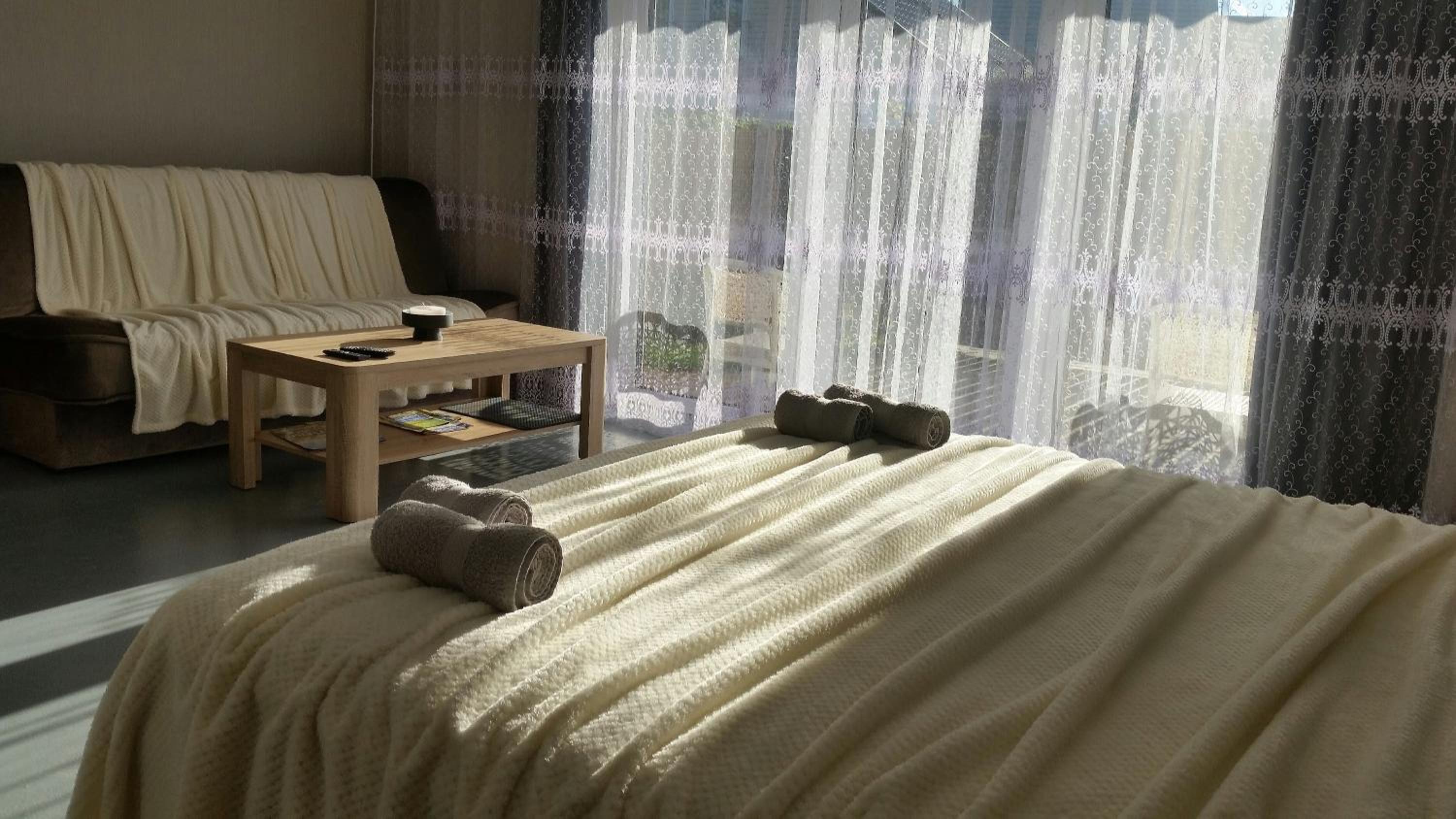 Studio Apartment - Photo 1