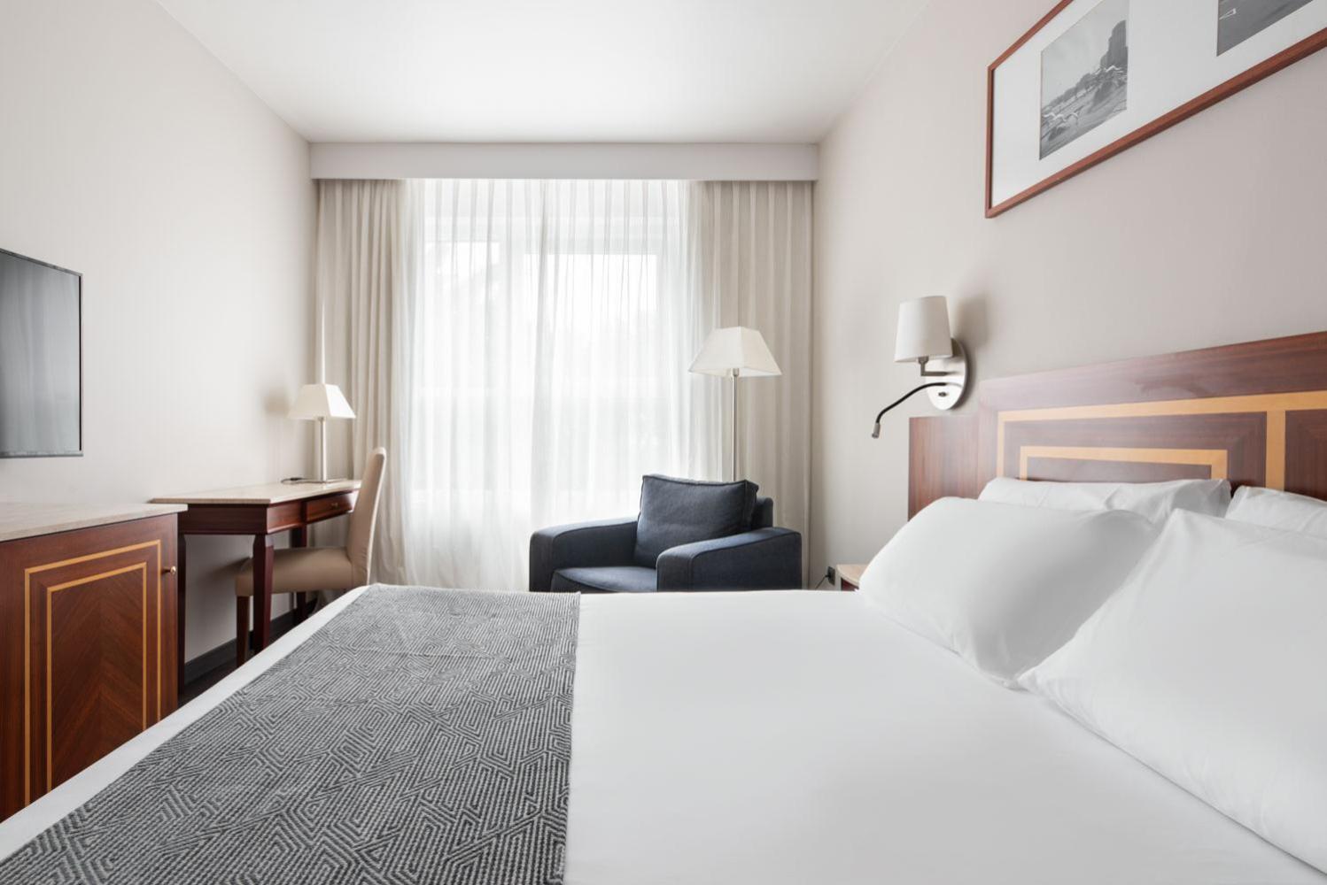 Double or Twin Room - Photo 4
