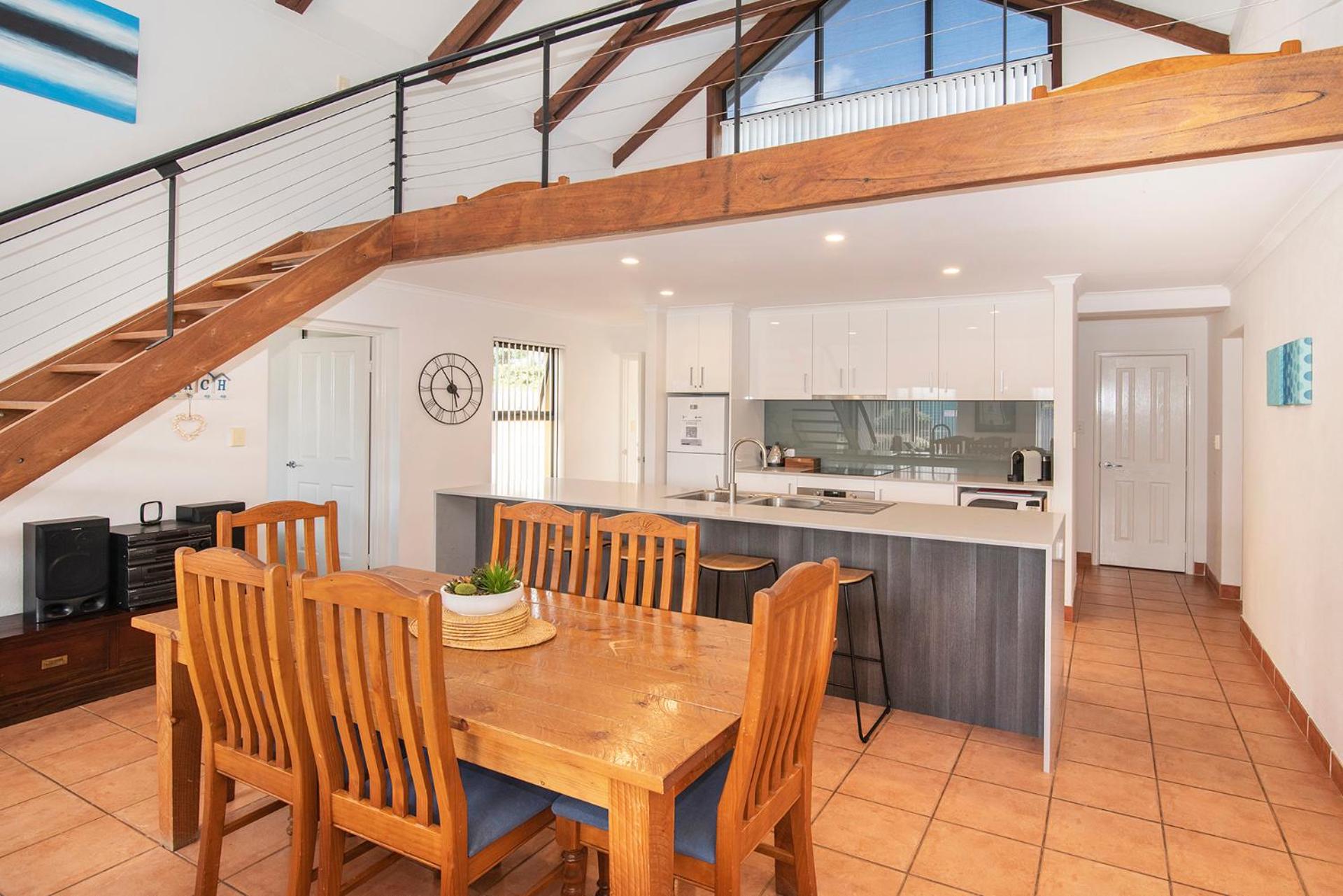 Sunset Cove - Two Bedroom Cottage with Loft photo 3