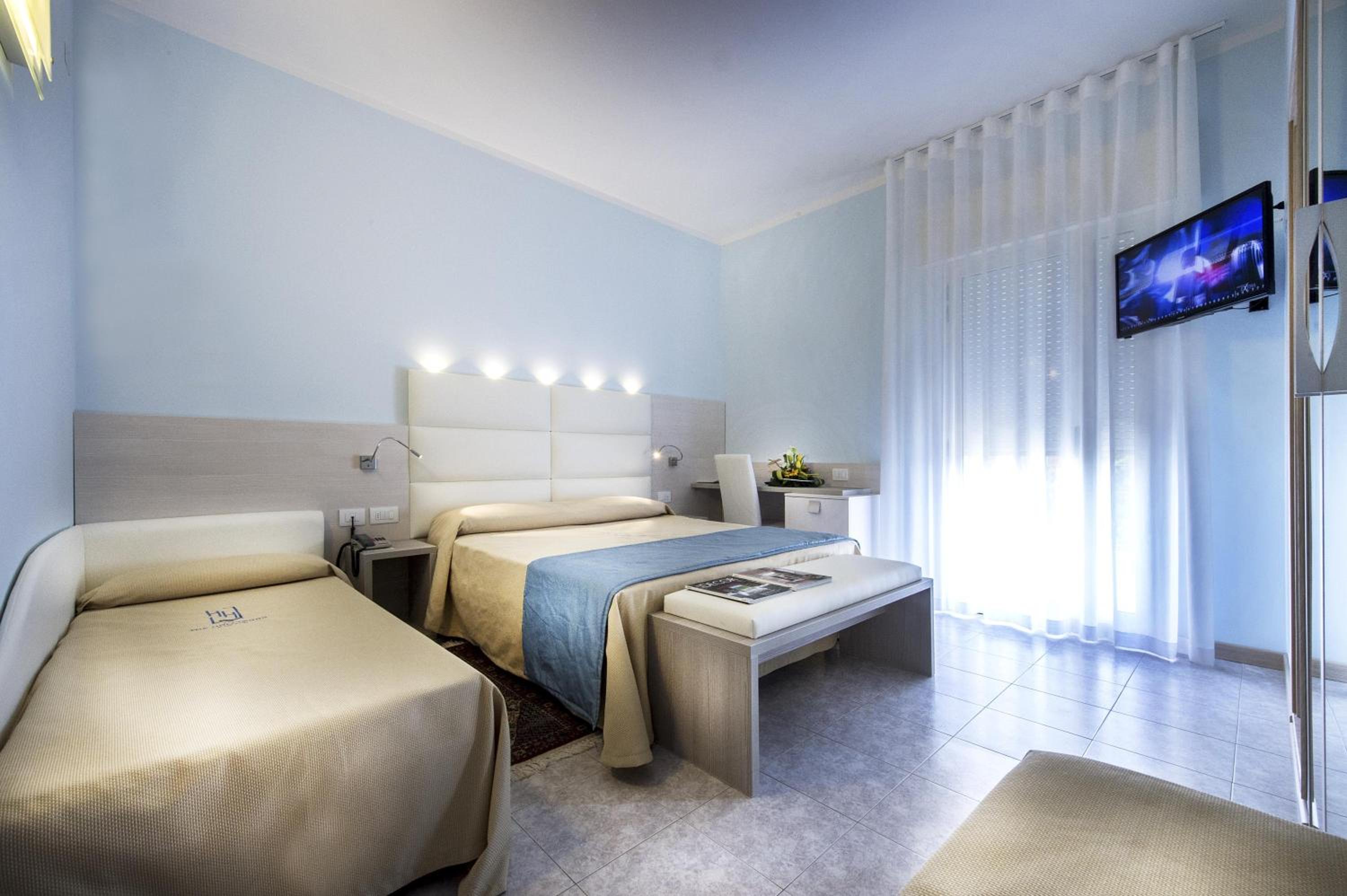 Quadruple Room with Balcony photo 1