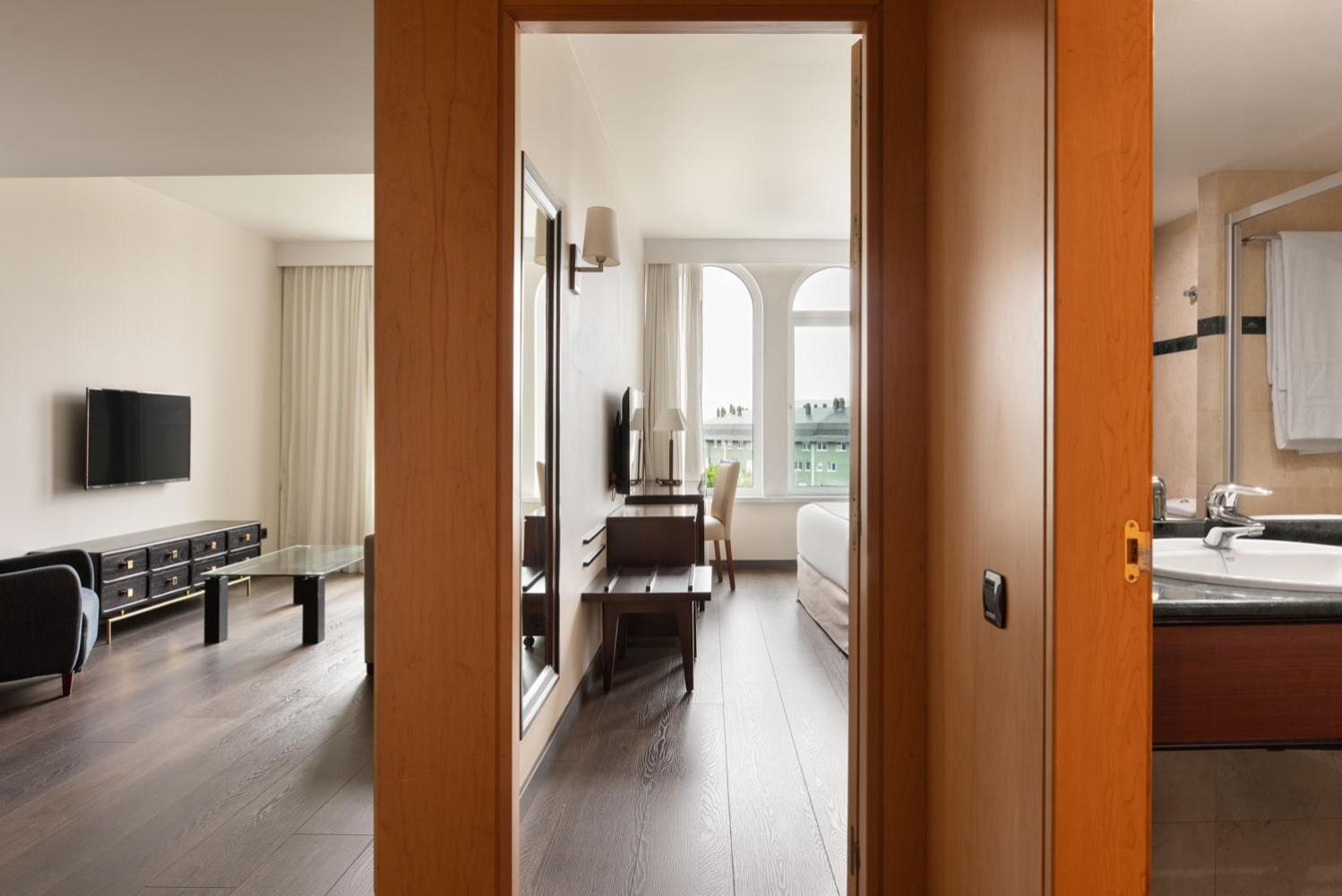Premium Room with Sea View - Photo 4