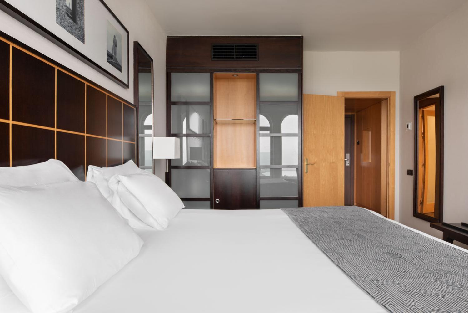 Premium Room with Sea View - Photo 3