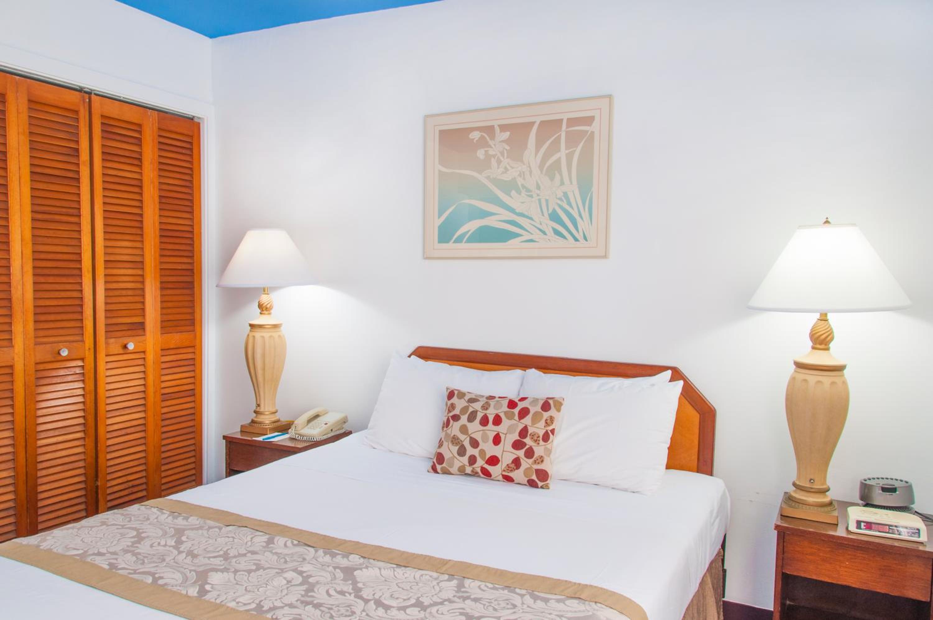 Two-Bedroom Suite with Corner View and Deluxe Amenities photo 2