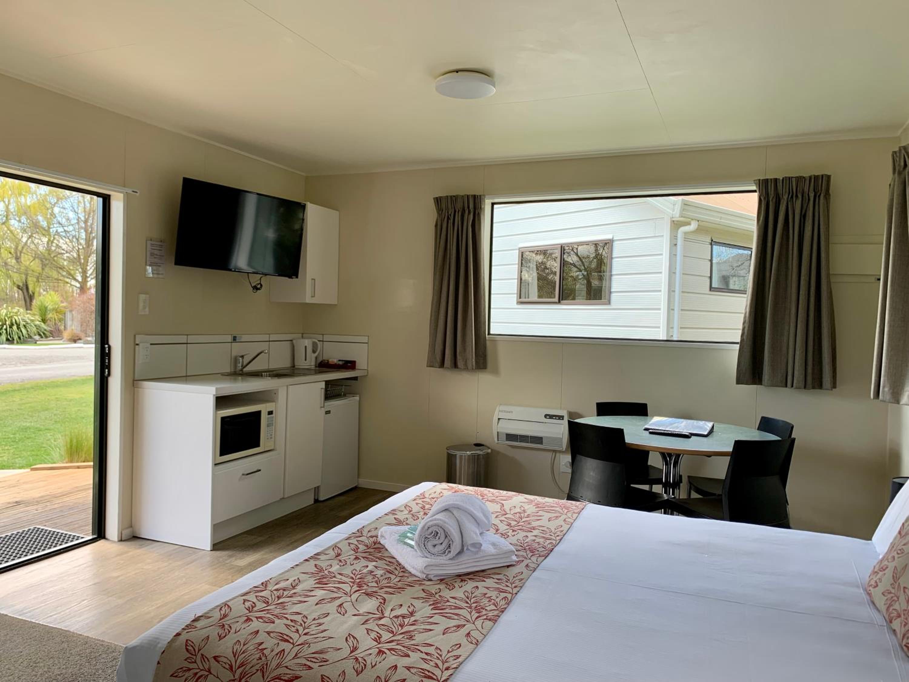 Family Cabin - Photo 2