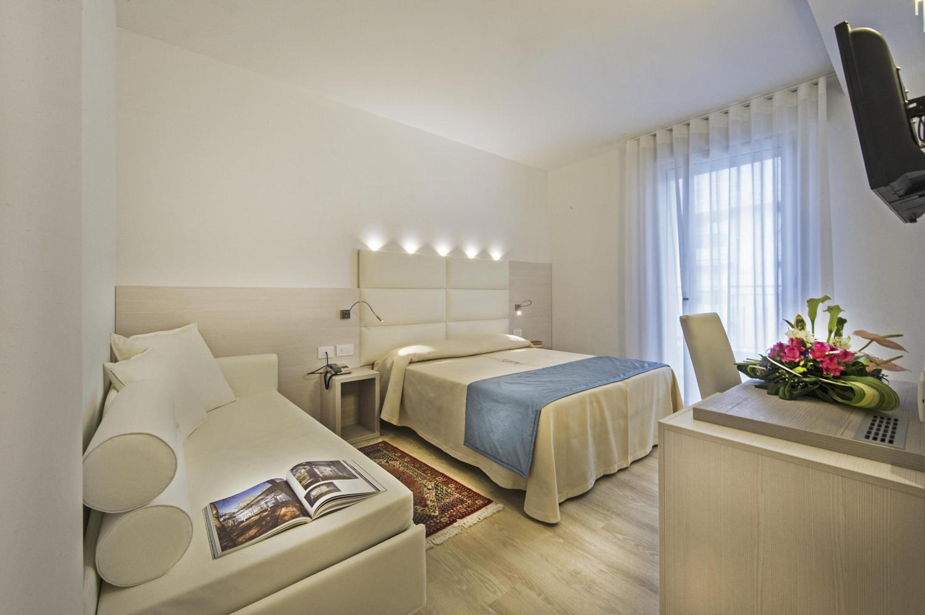 Double or Twin Room with Balcony photo 1