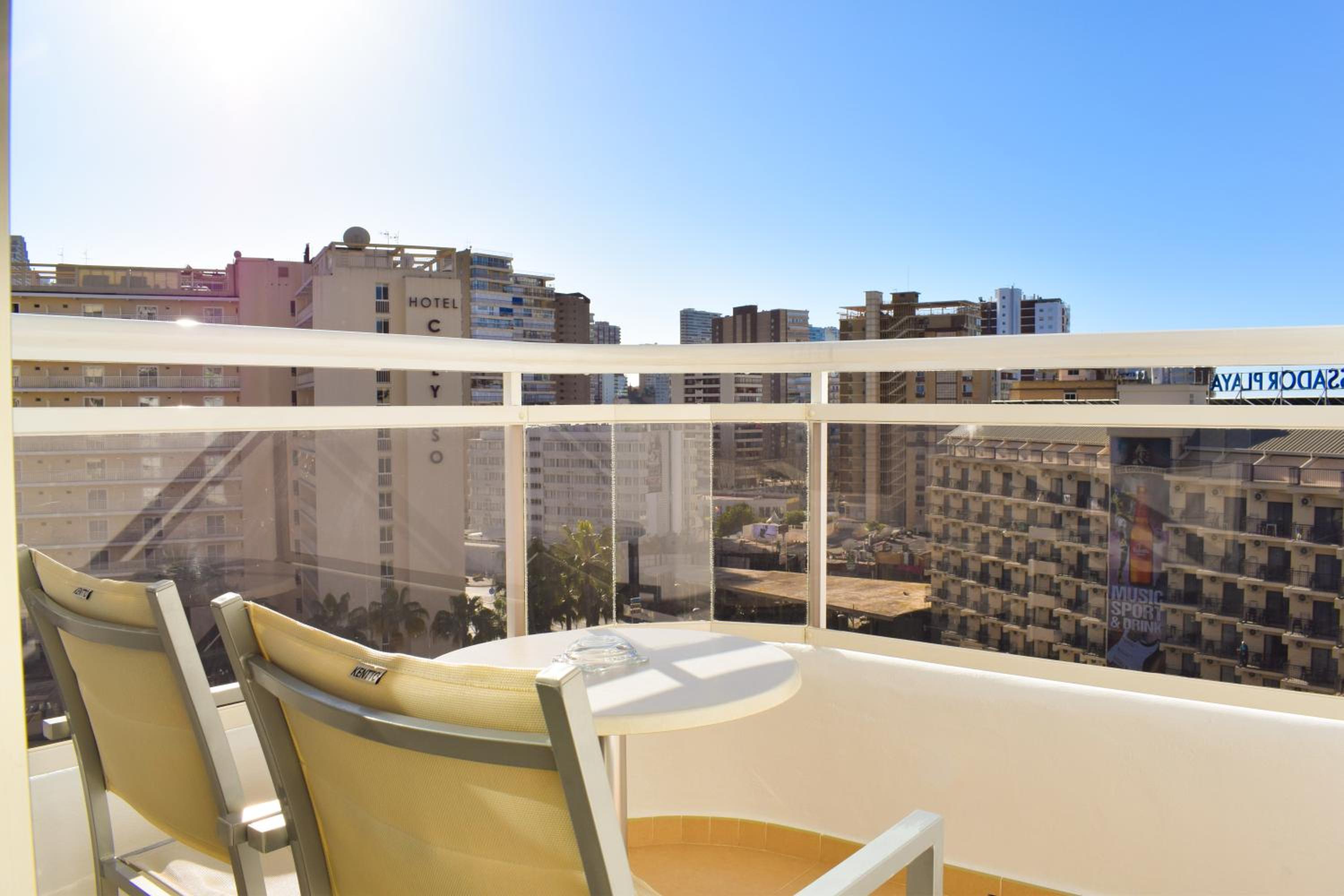 Twin Room with Balcony - Photo 10