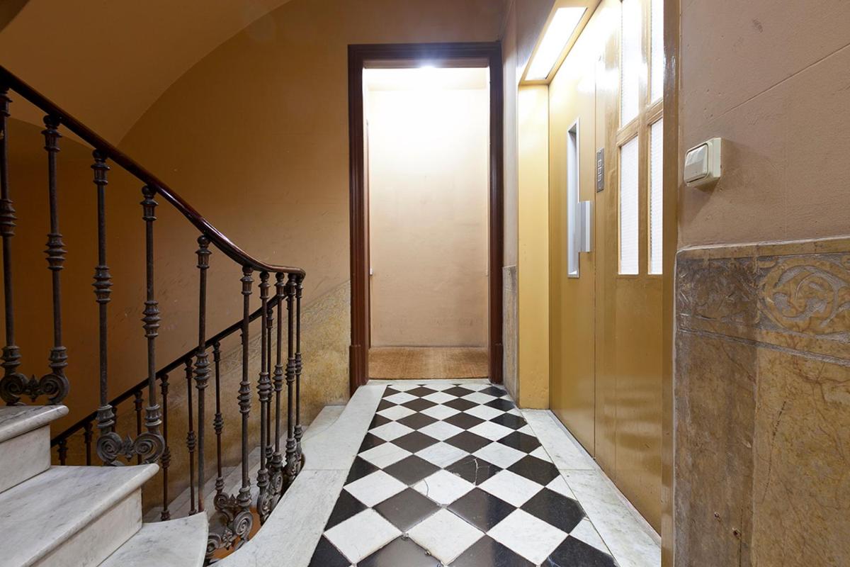 Two-Bedroom Apartment - Ronda Sant Pere 44 Principal 3ª photo 2