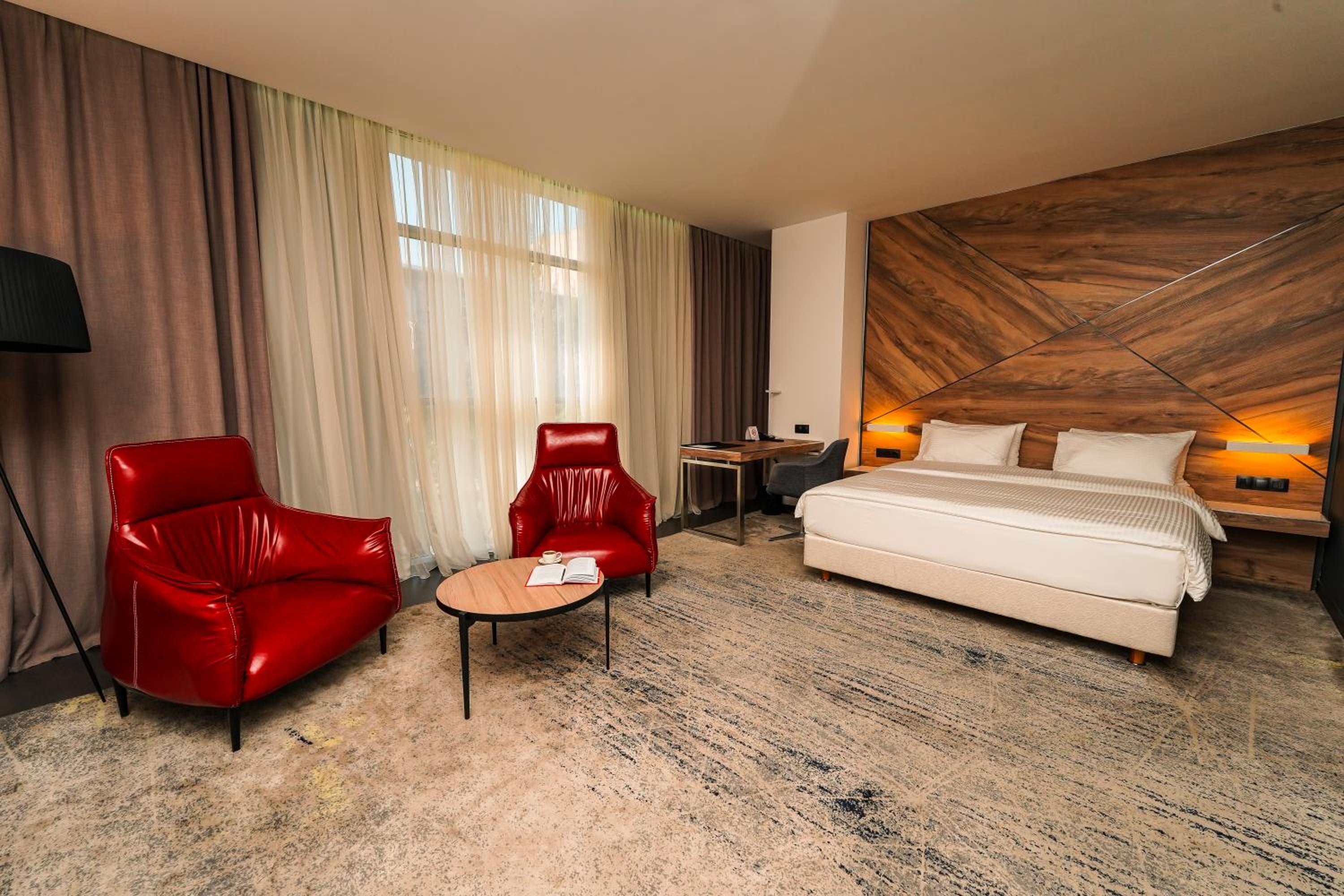 Deluxe King Room photo 1