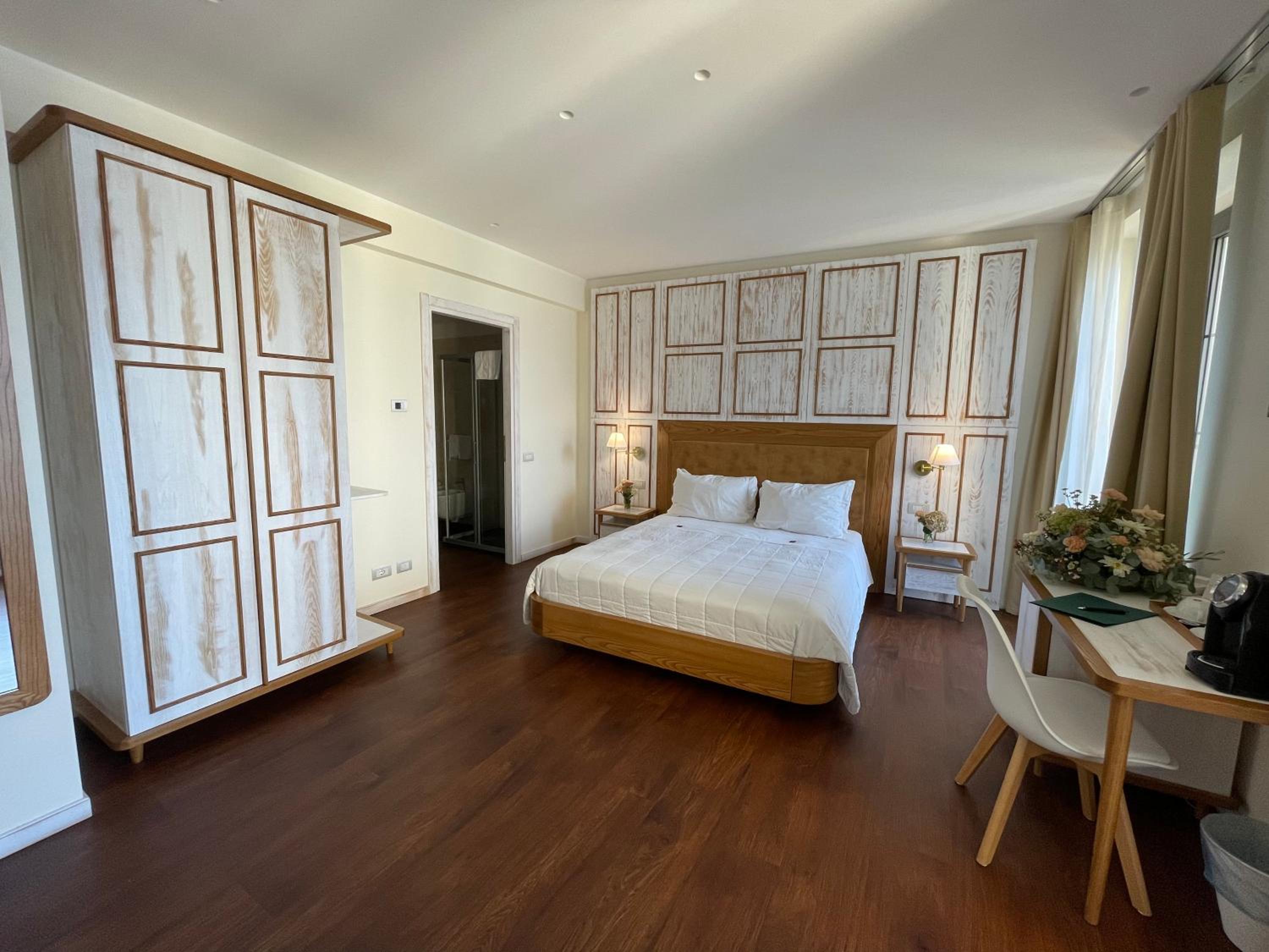 Deluxe Double Room photo 3