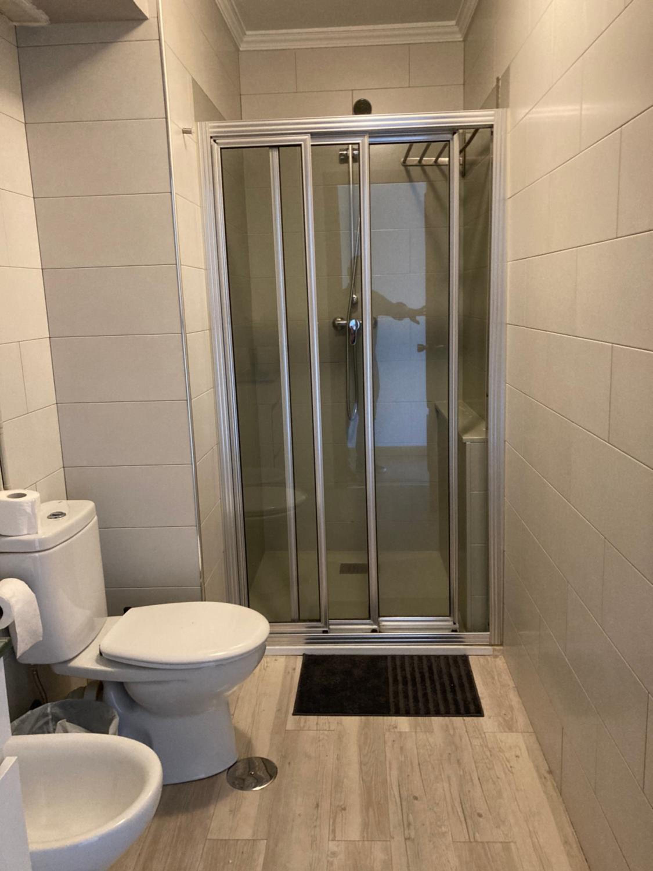 Twin Room with Private Bathroom - Photo 2
