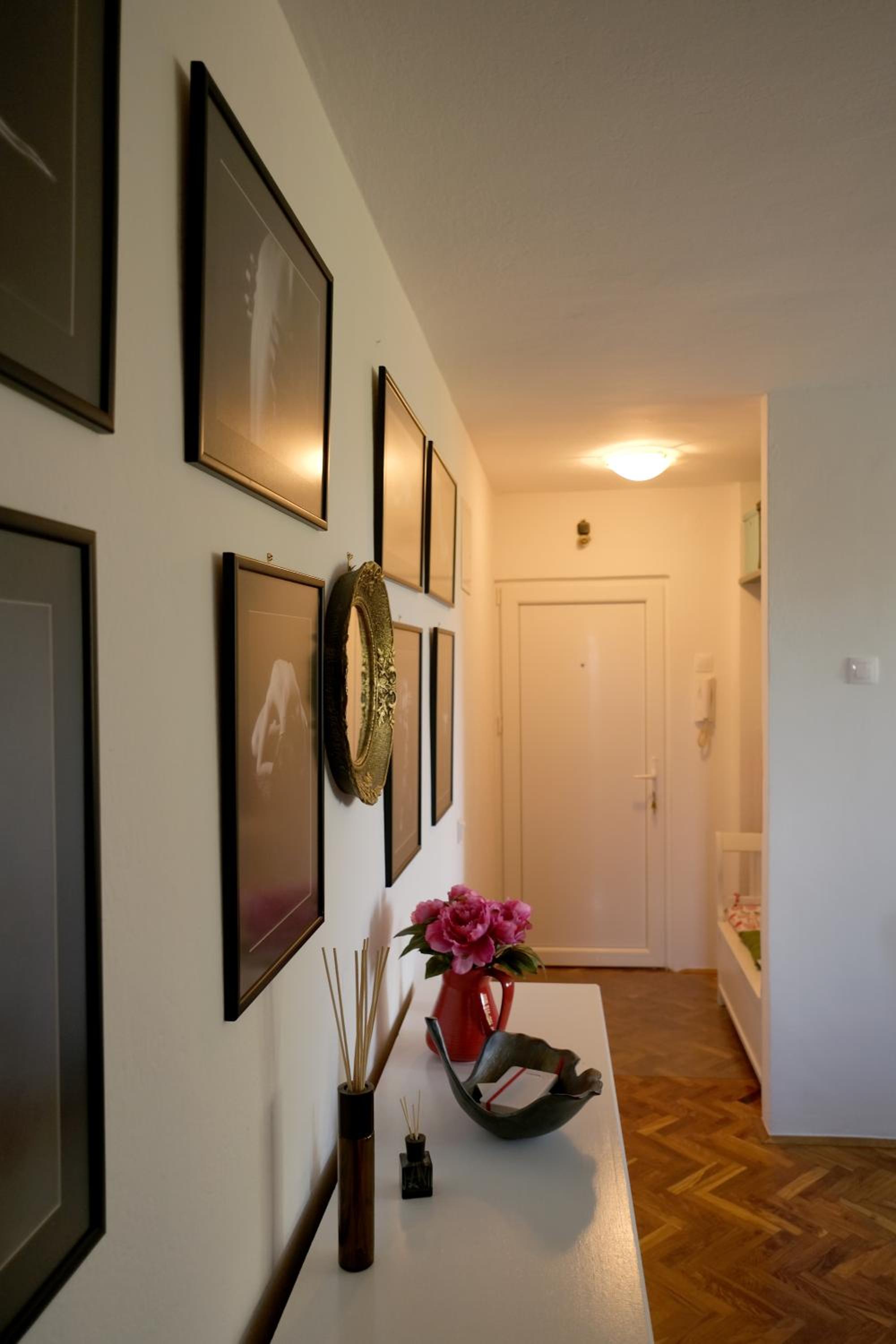 One-Bedroom Apartment - Photo 3