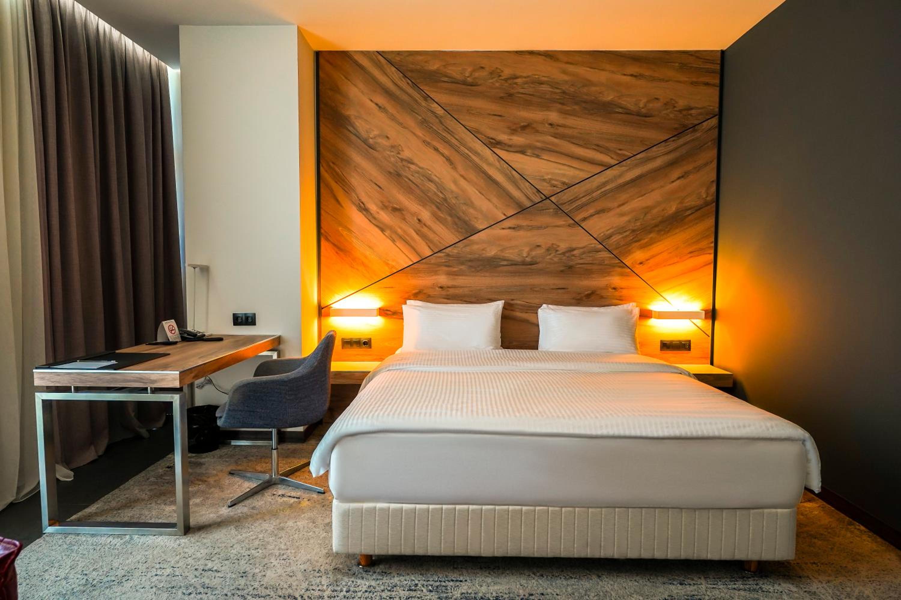 Standard King Room photo 1