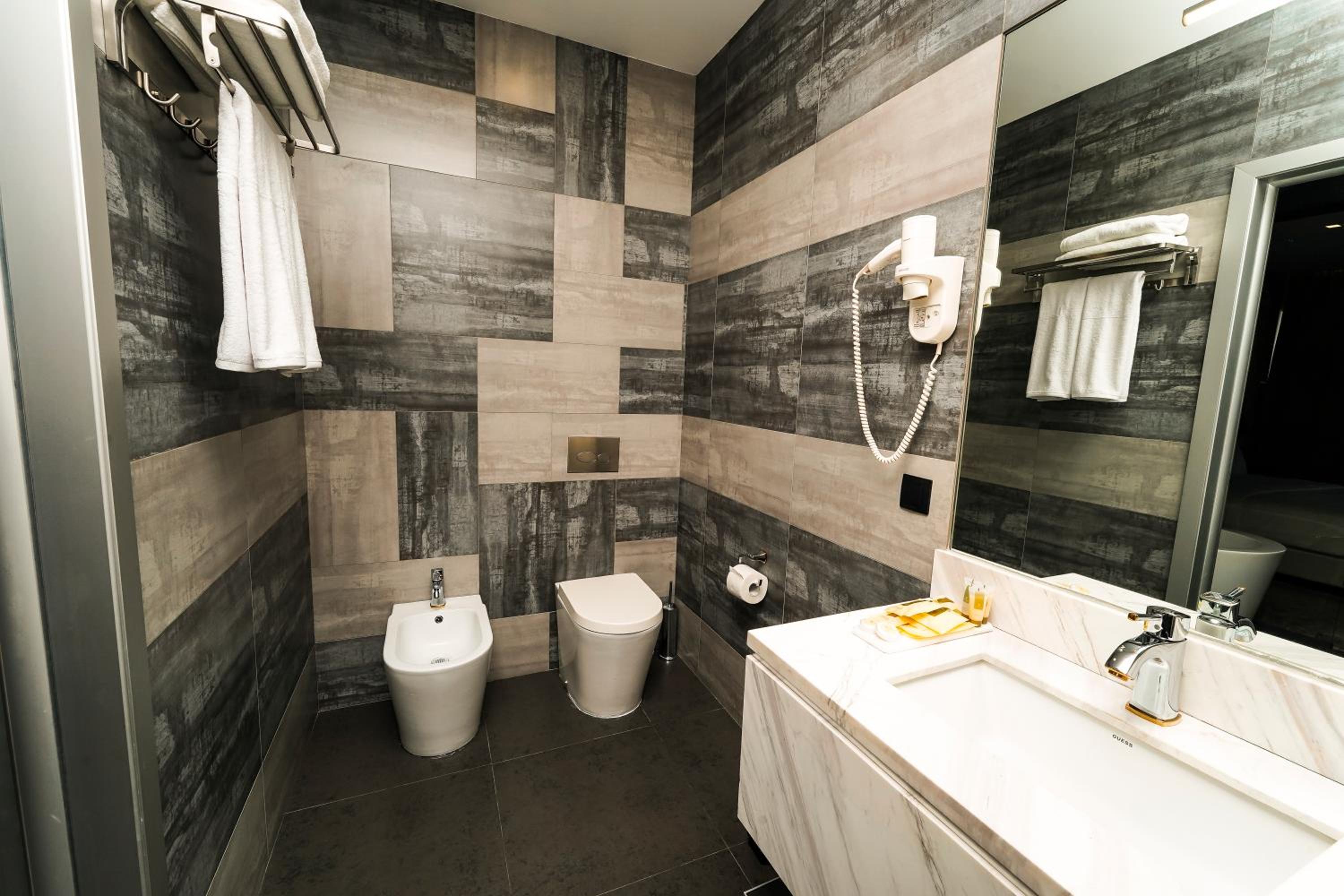 Deluxe King Room photo 2