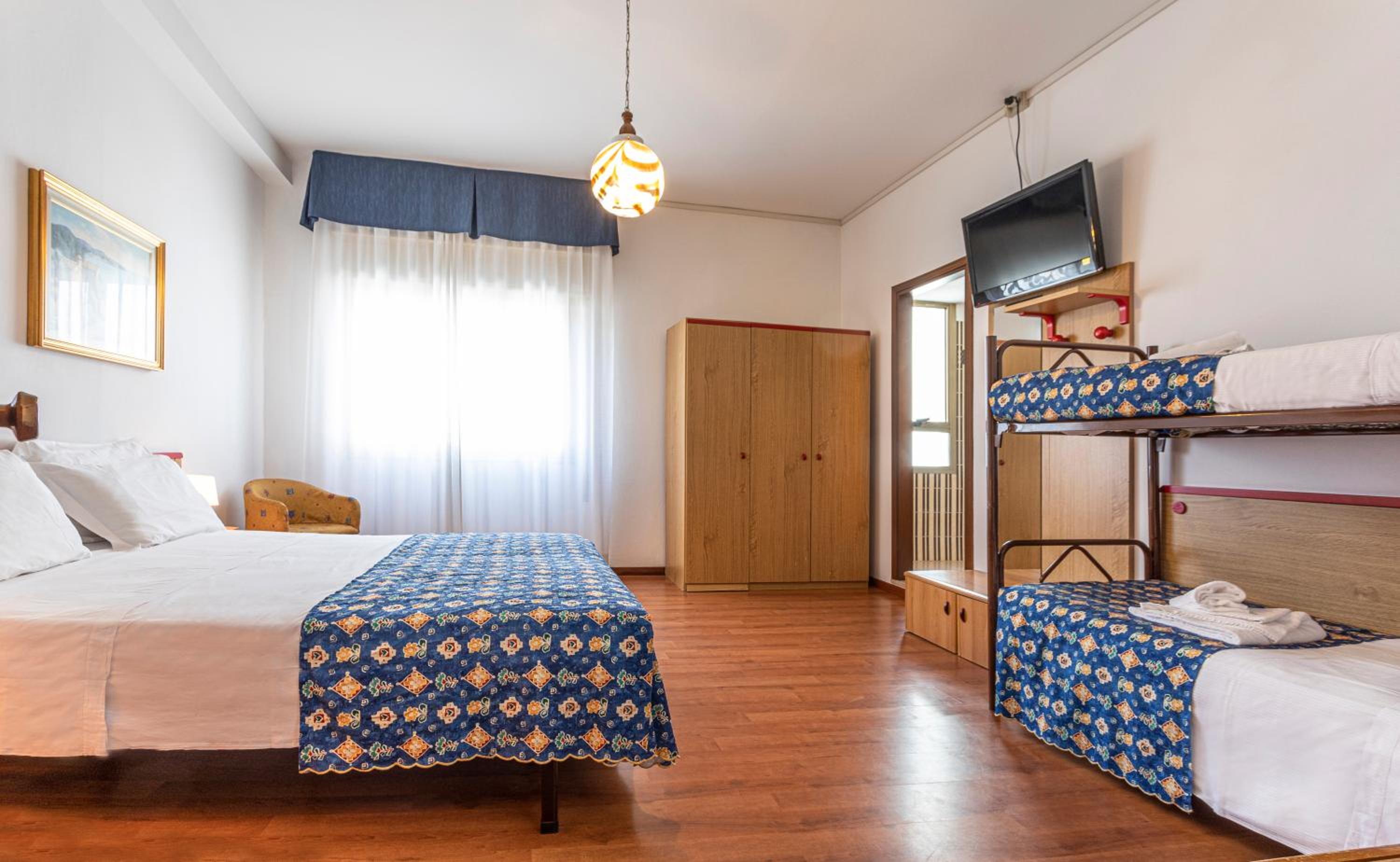 Quadruple Room - Photo 1
