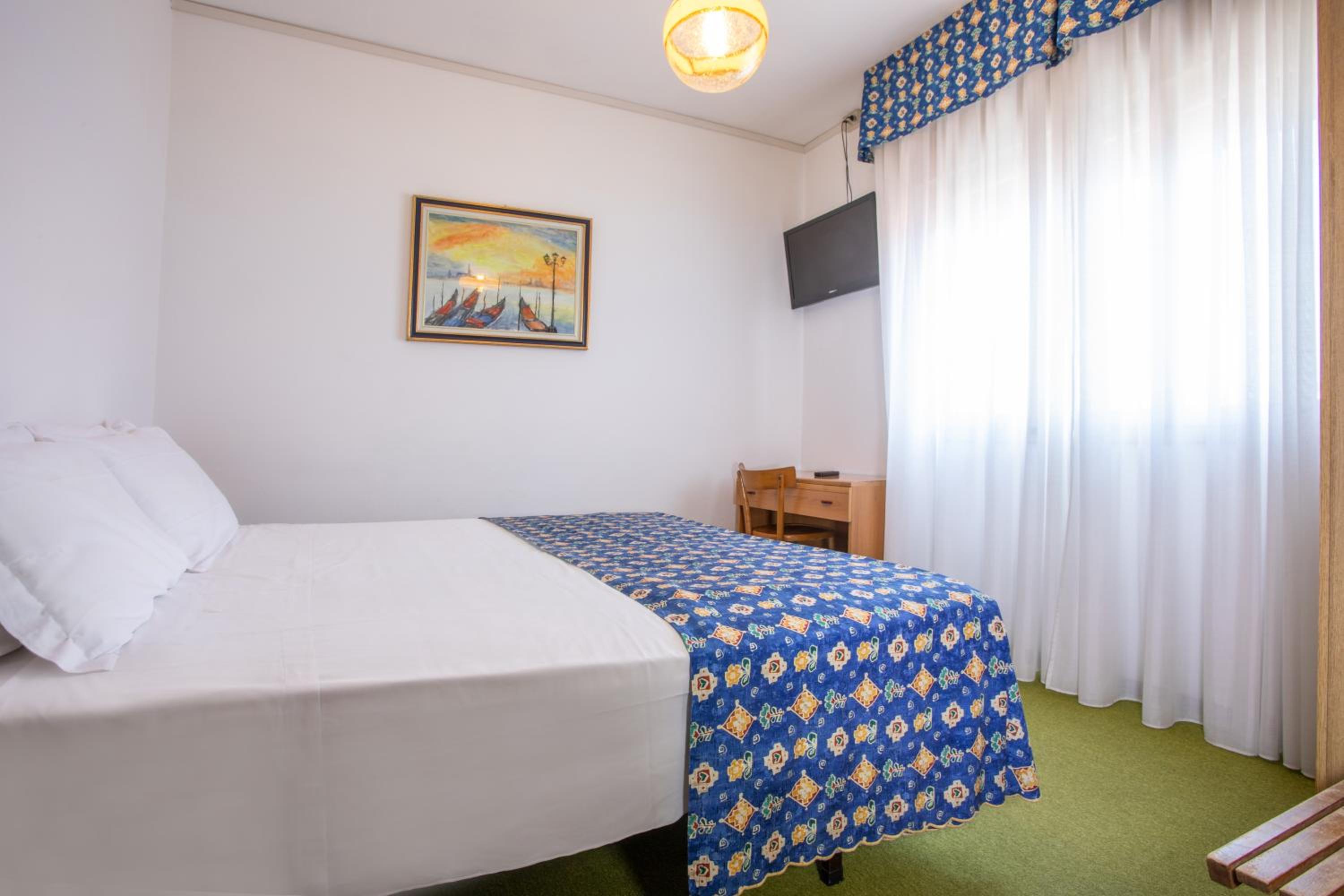 Double or Twin Room photo 3