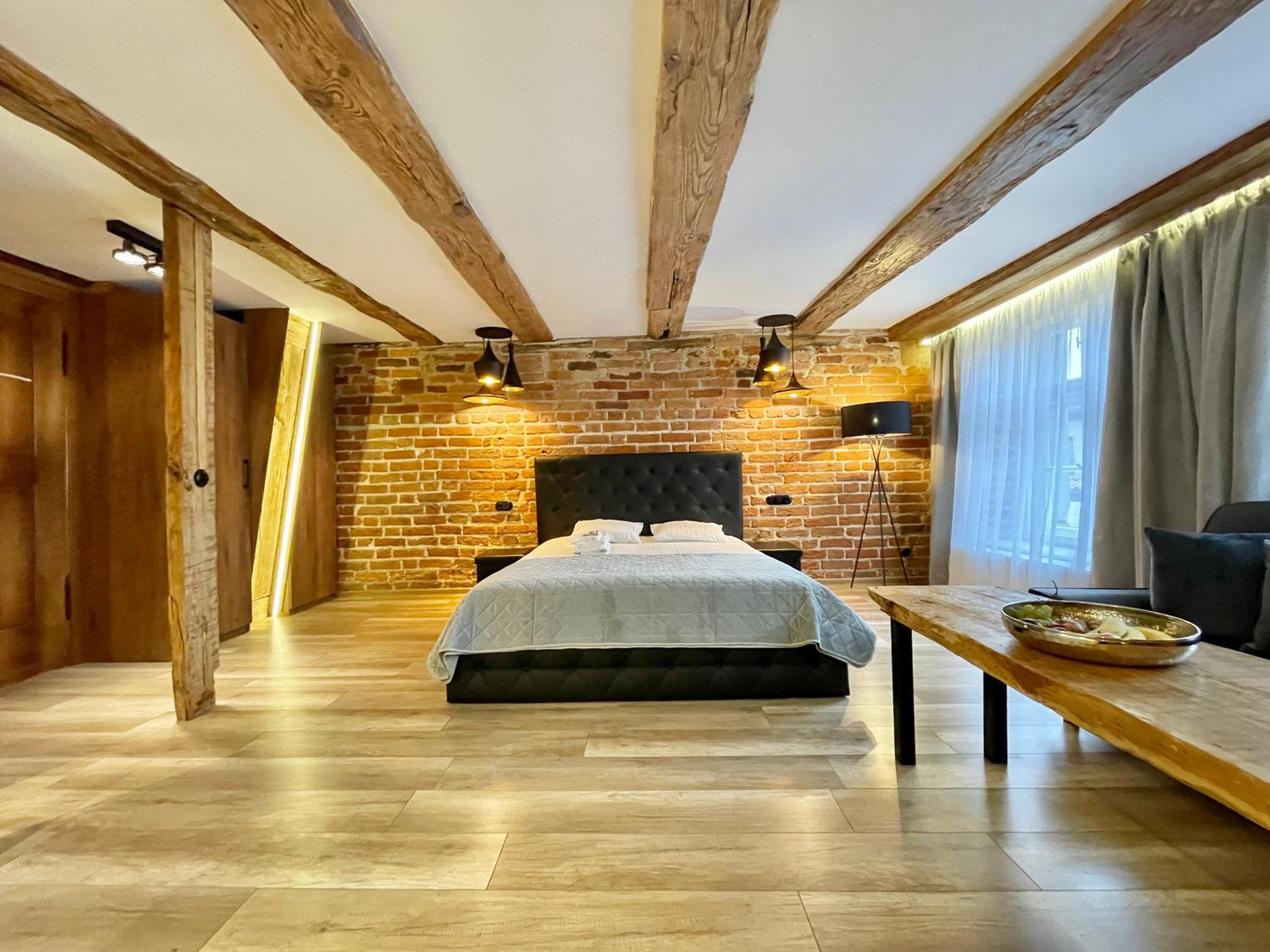 Studio Apartment - Photo 14