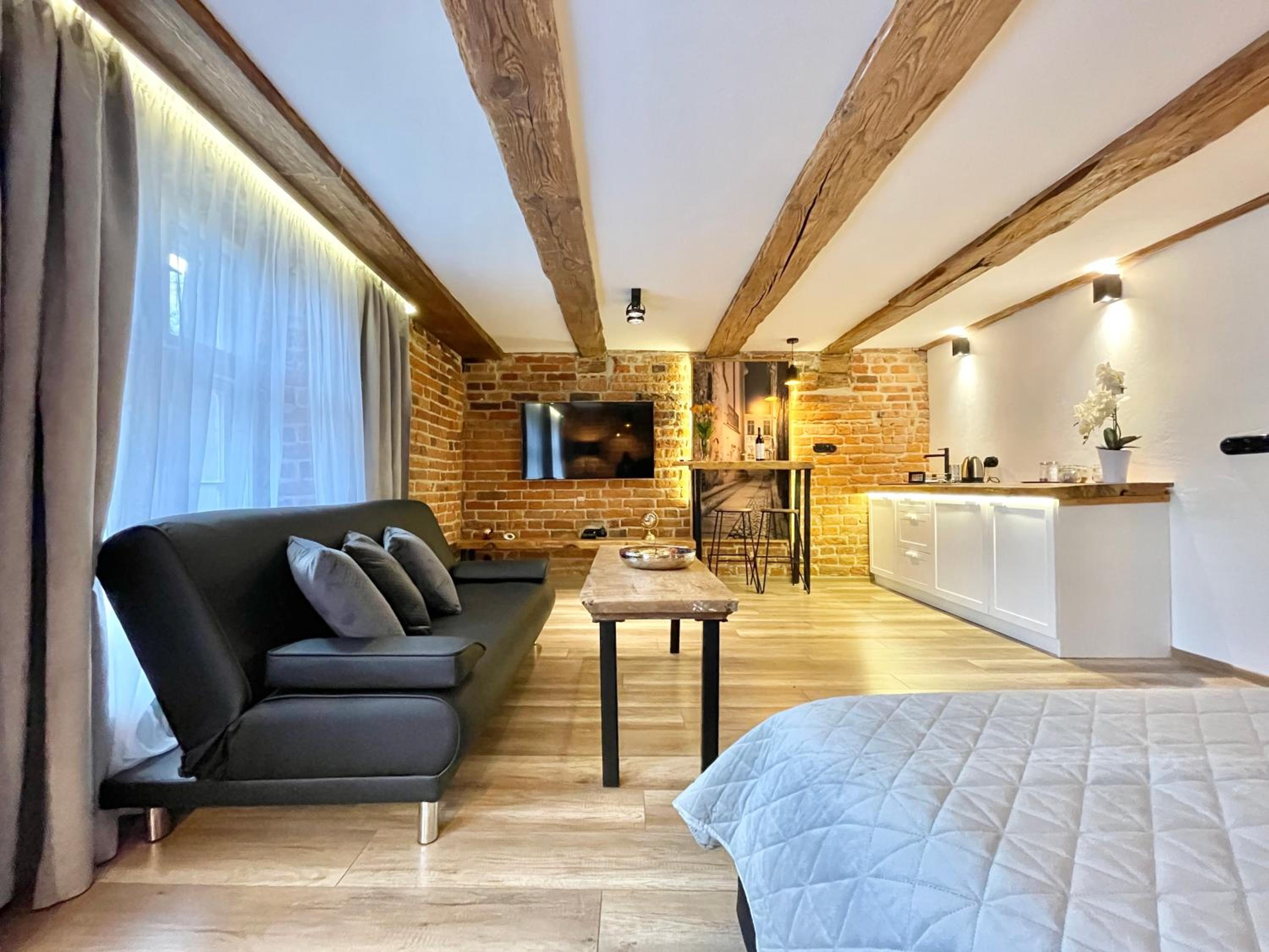 Studio Apartment - Photo 17