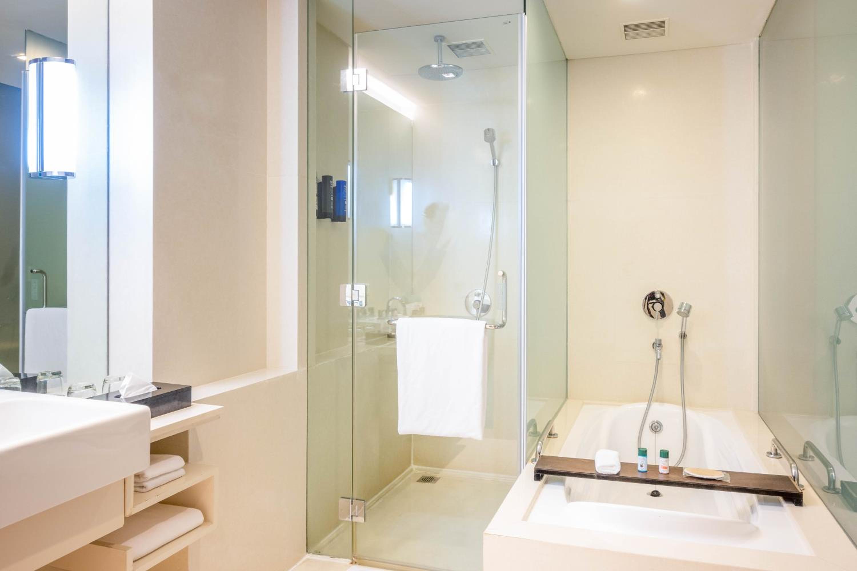 Deluxe Queen Suite With Two Way Airport Transfer, Privileged Access To Executive Lounge With Drinks (Selected Imfl) And Snacks From 6-8 Pm Deluxe Queen Suite With Two Way Airport Transfer, Privileged Access To Executive Lounge With Drinks (Selected Imfl) And Snacks From 6-8 Pm