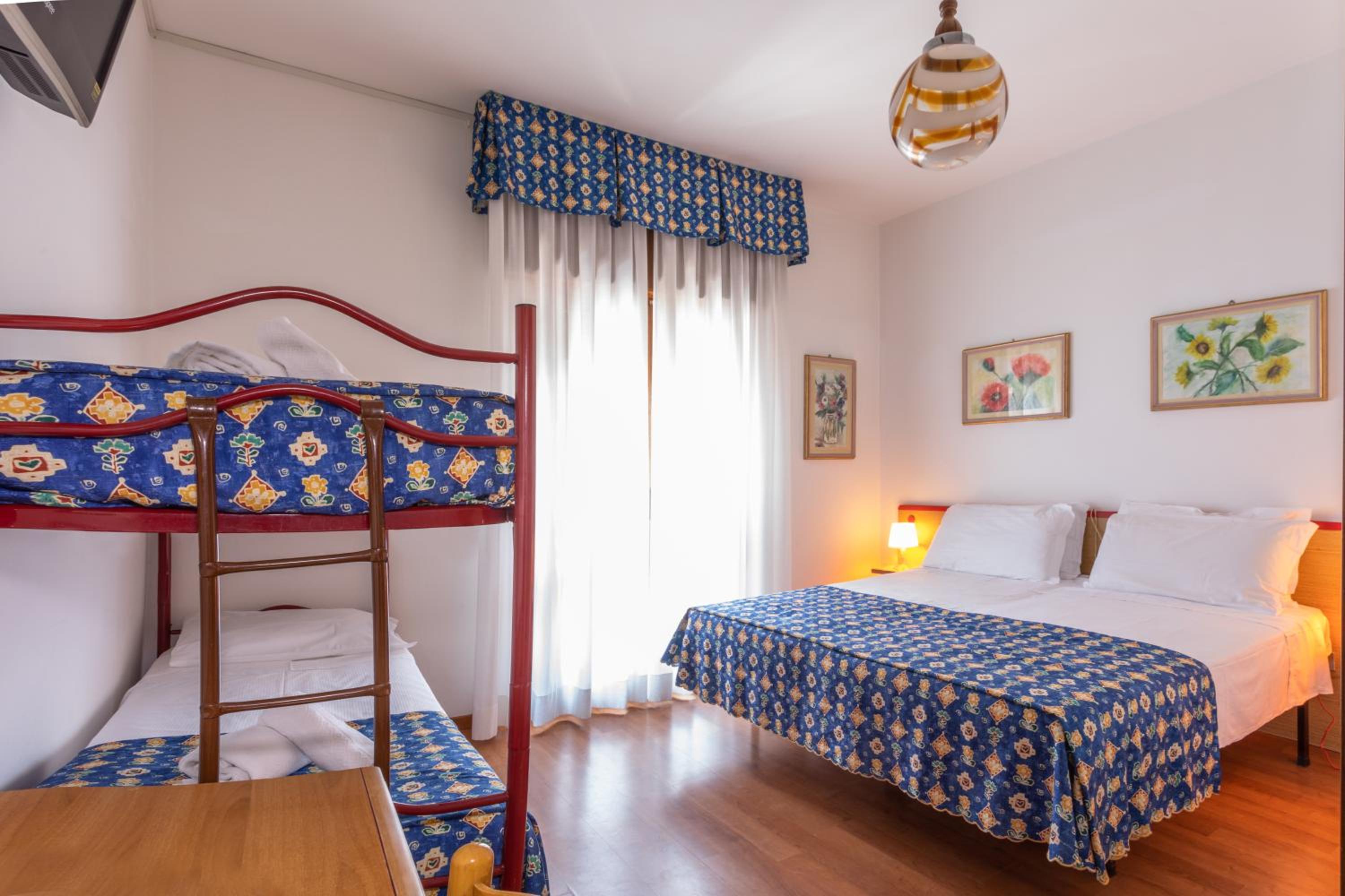 Quadruple Room - Photo 2