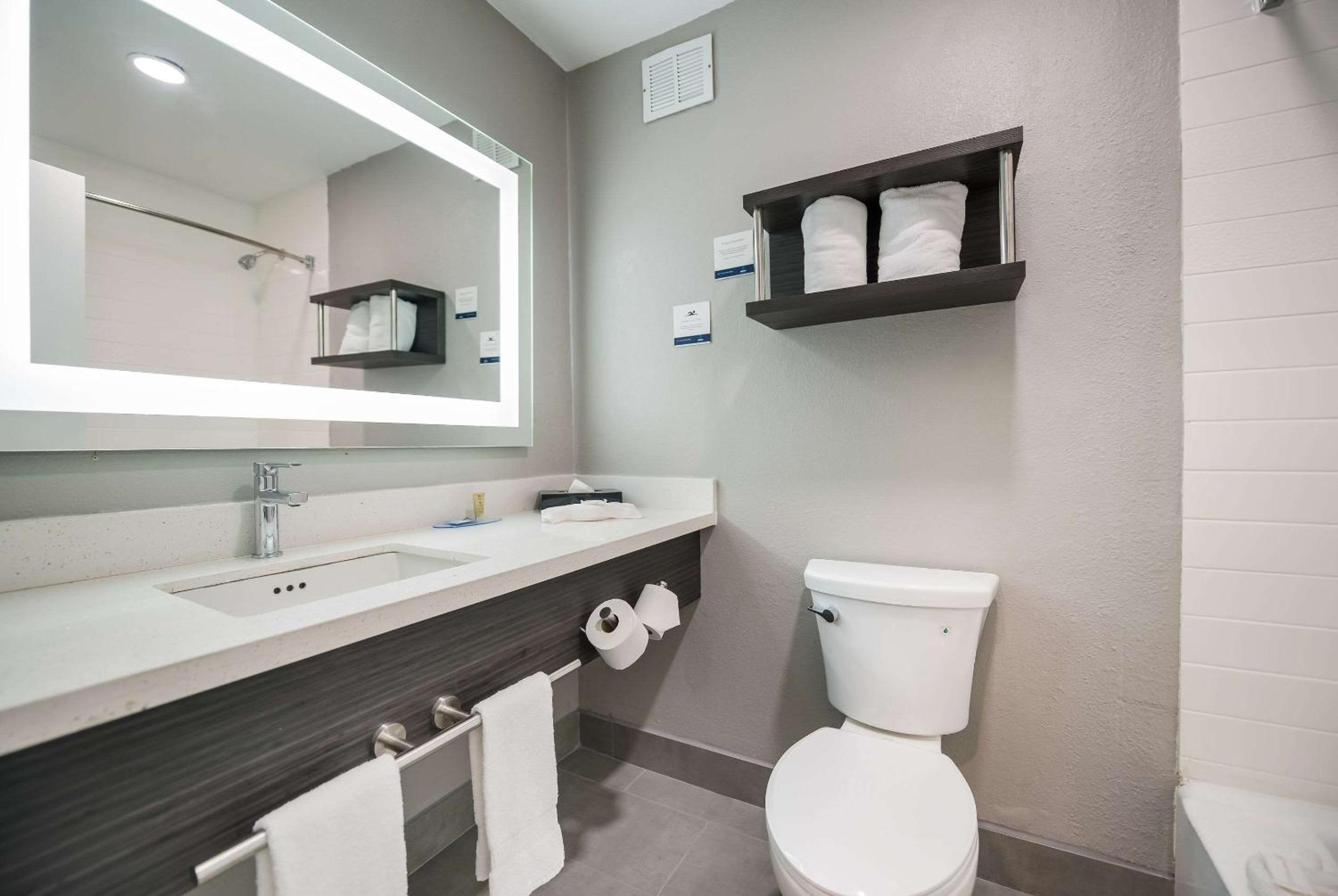 King Room - Non-Smoking - Photo 2