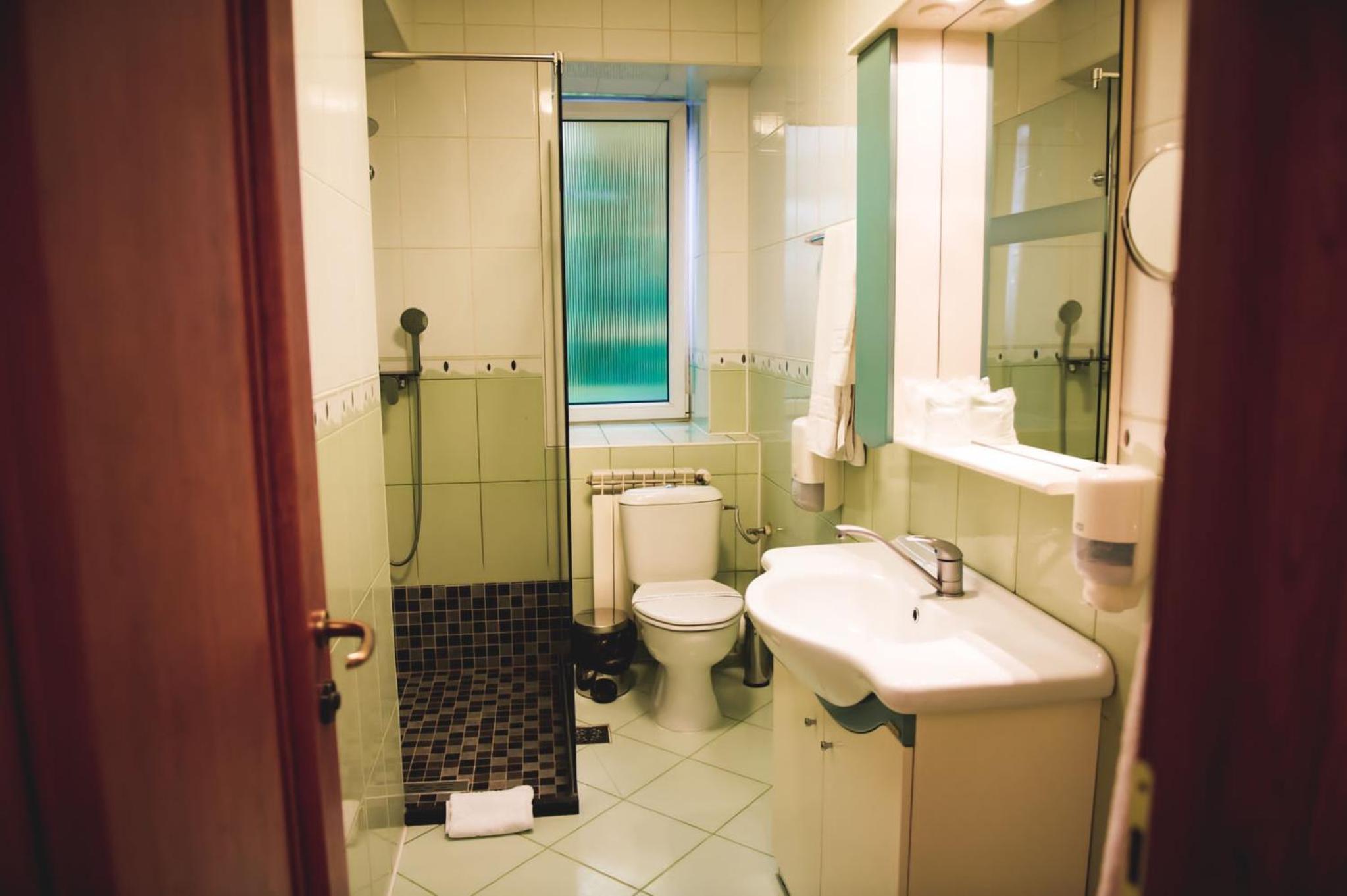 Double Room - Photo 11