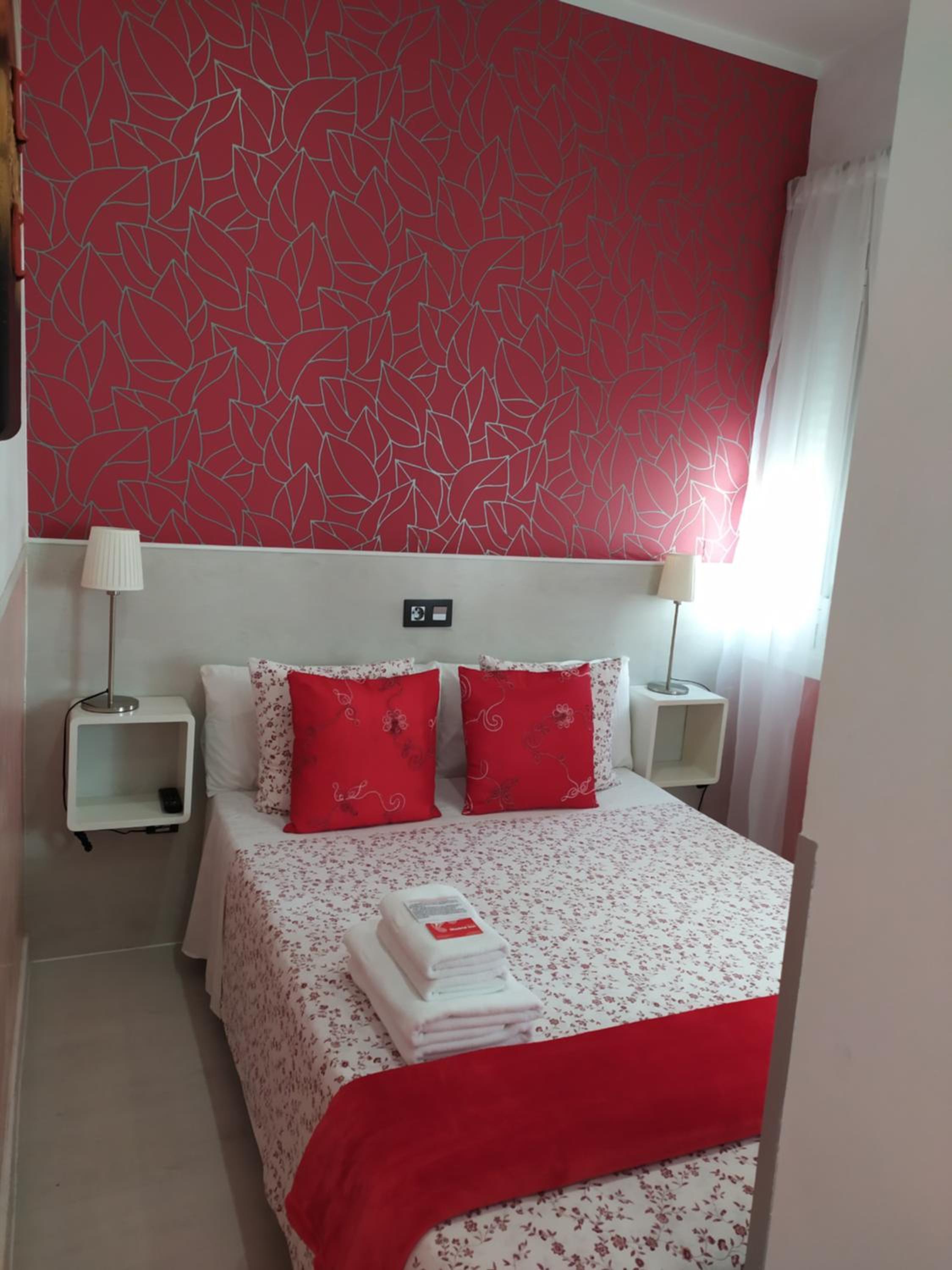 Small Double Room - Photo 11