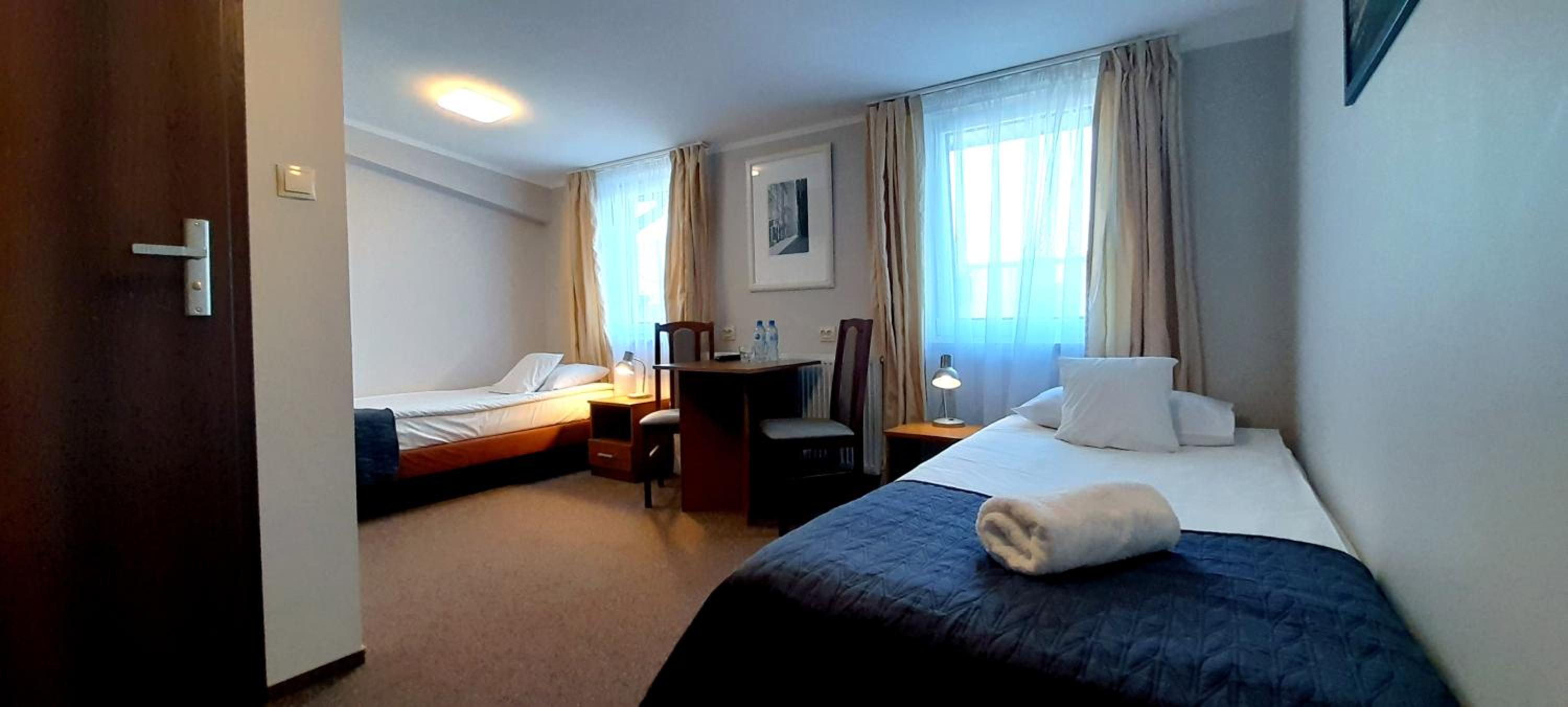 Twin Room - Photo 3