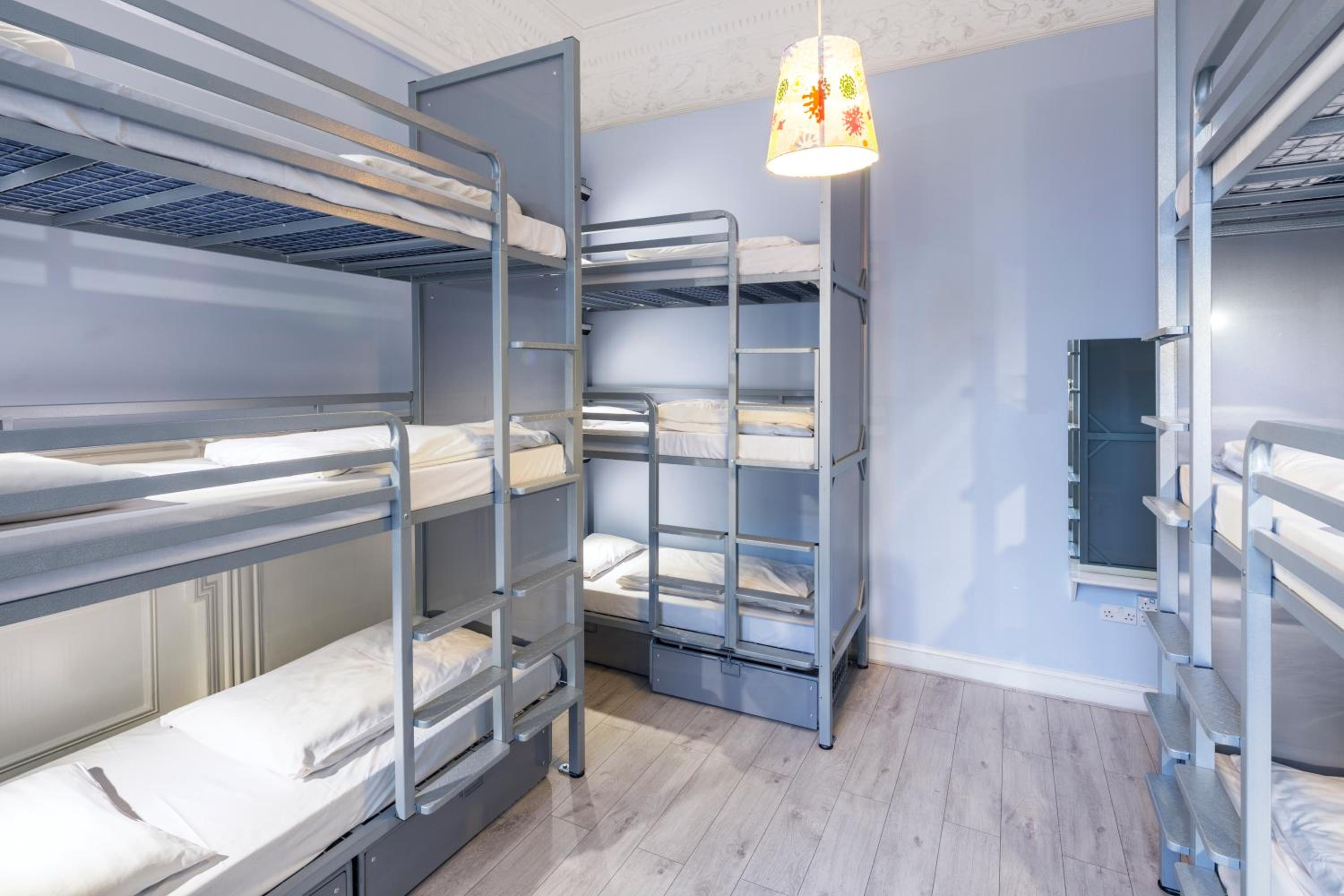 Bed in 9-Bed Mixed Dormitory Room Ensuite (18–40 years) photo 1