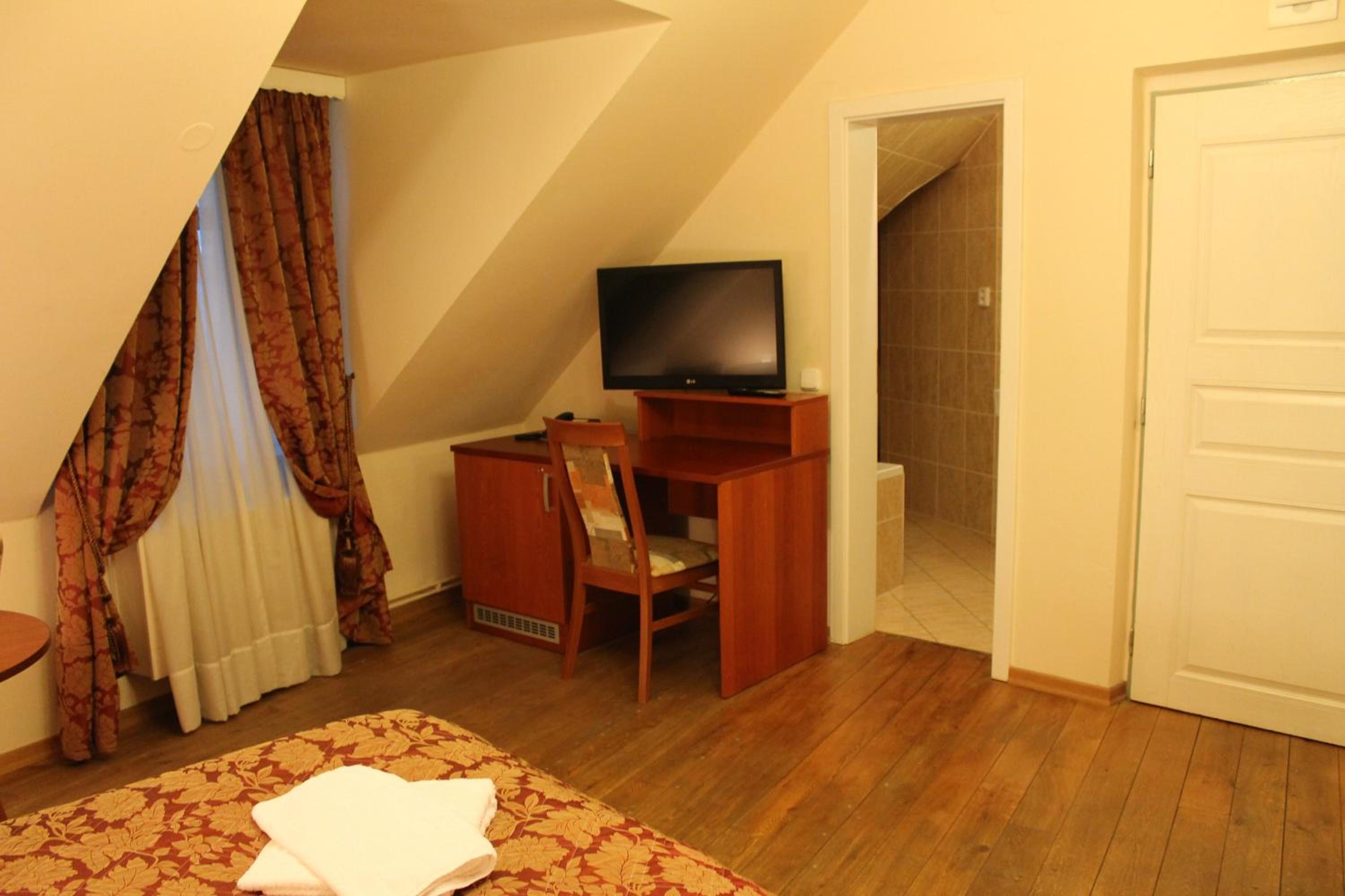 Standard Double Room - Photo 5