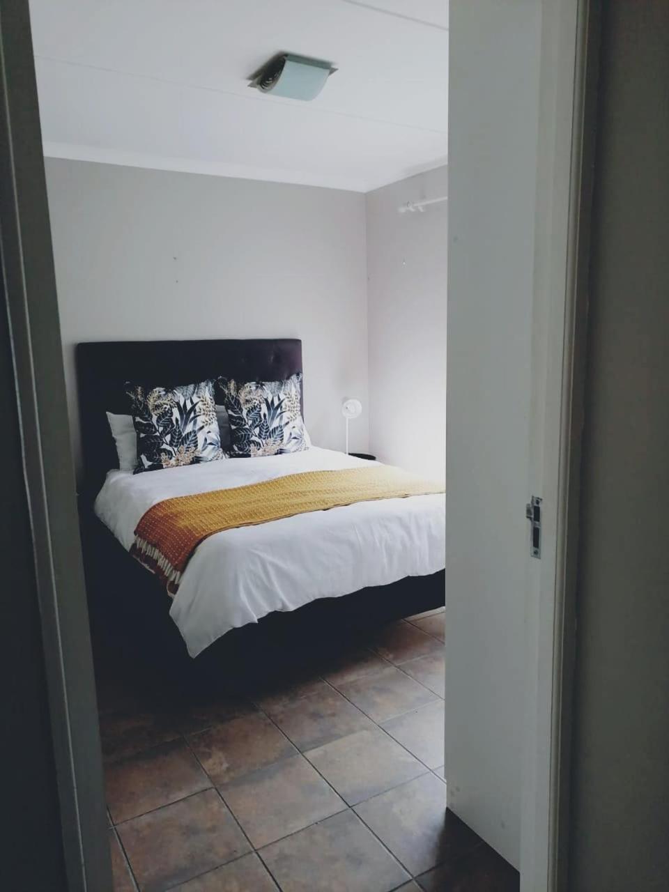 Two-Bedroom House - Photo 14