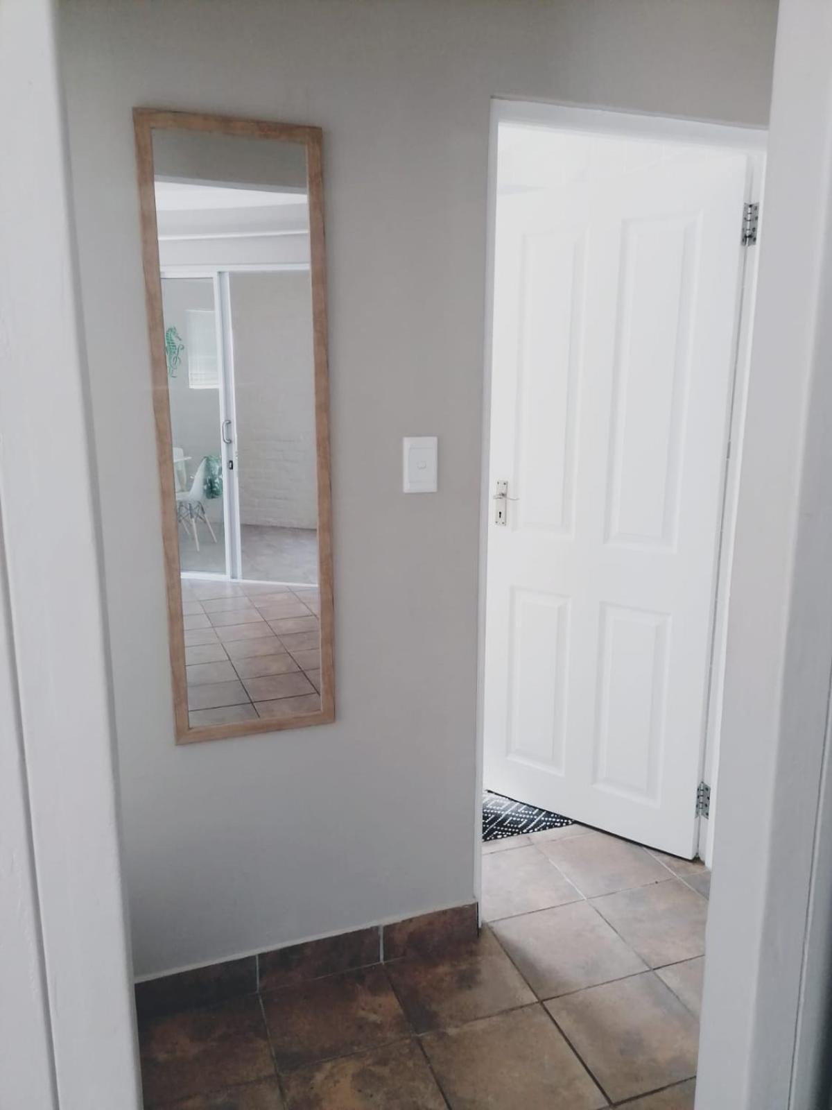 Two-Bedroom House - Photo 12