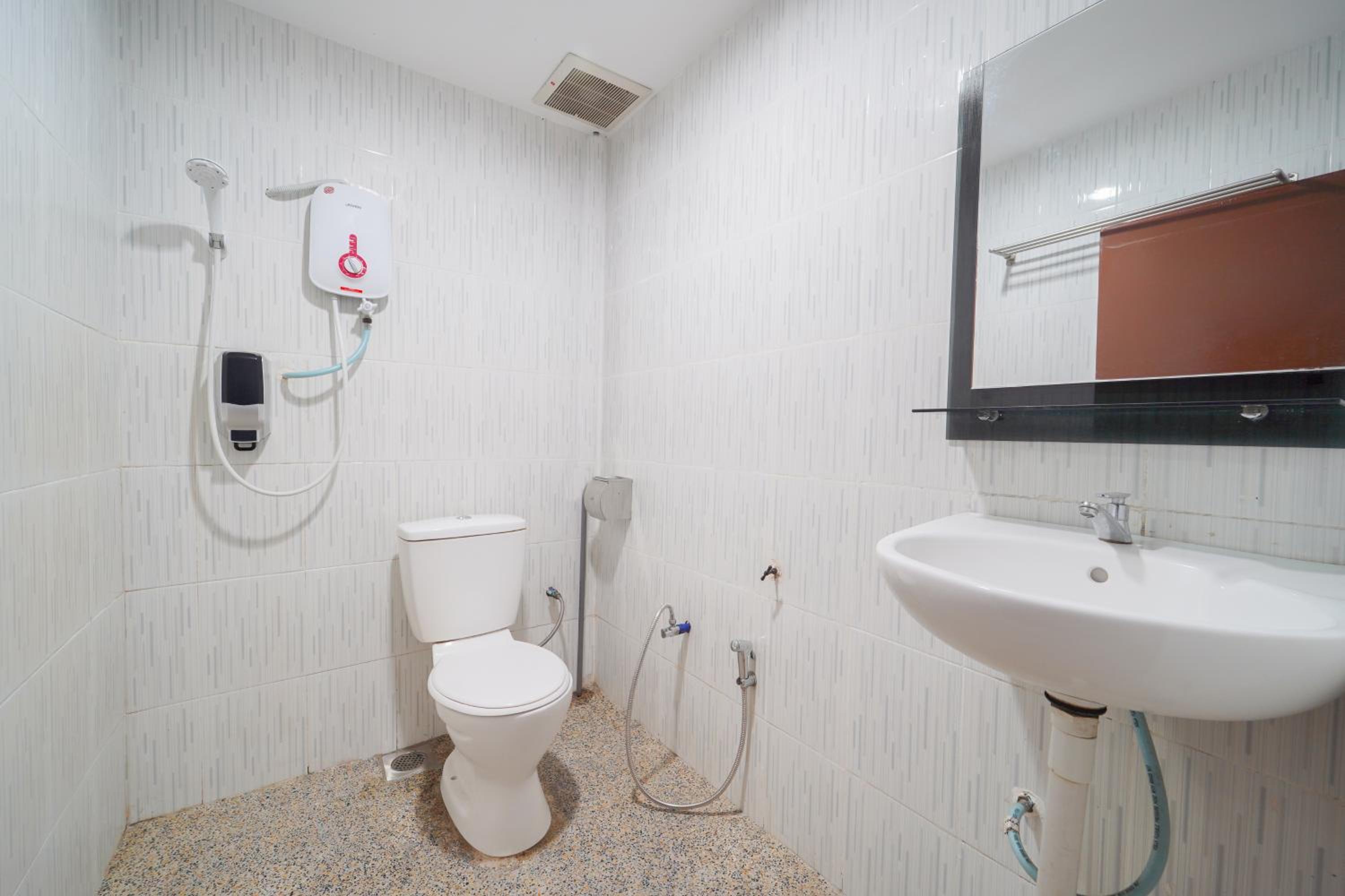 Deluxe Double Room (2 Adults + 1 Child)