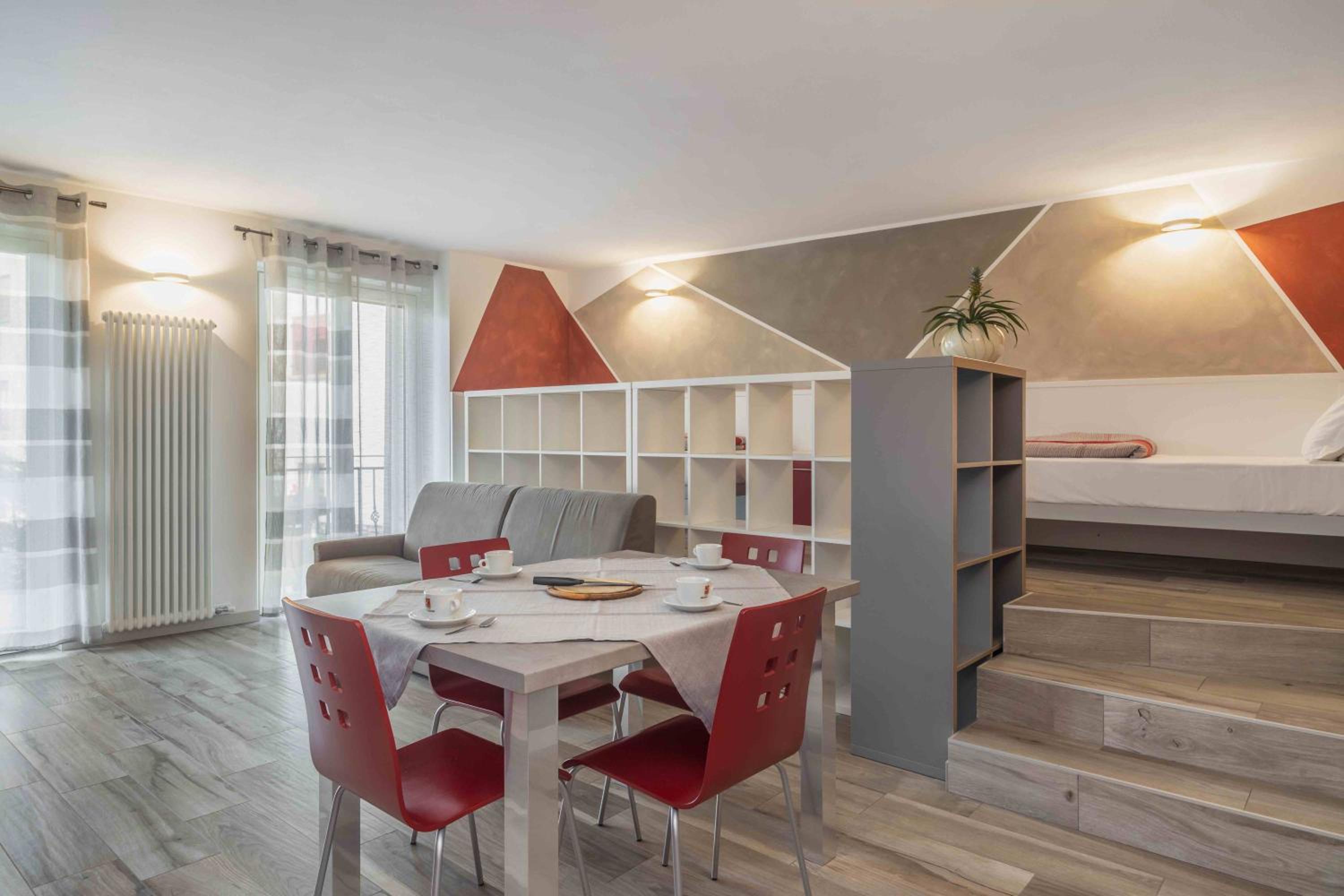 Apartment - Split Level - Photo 8