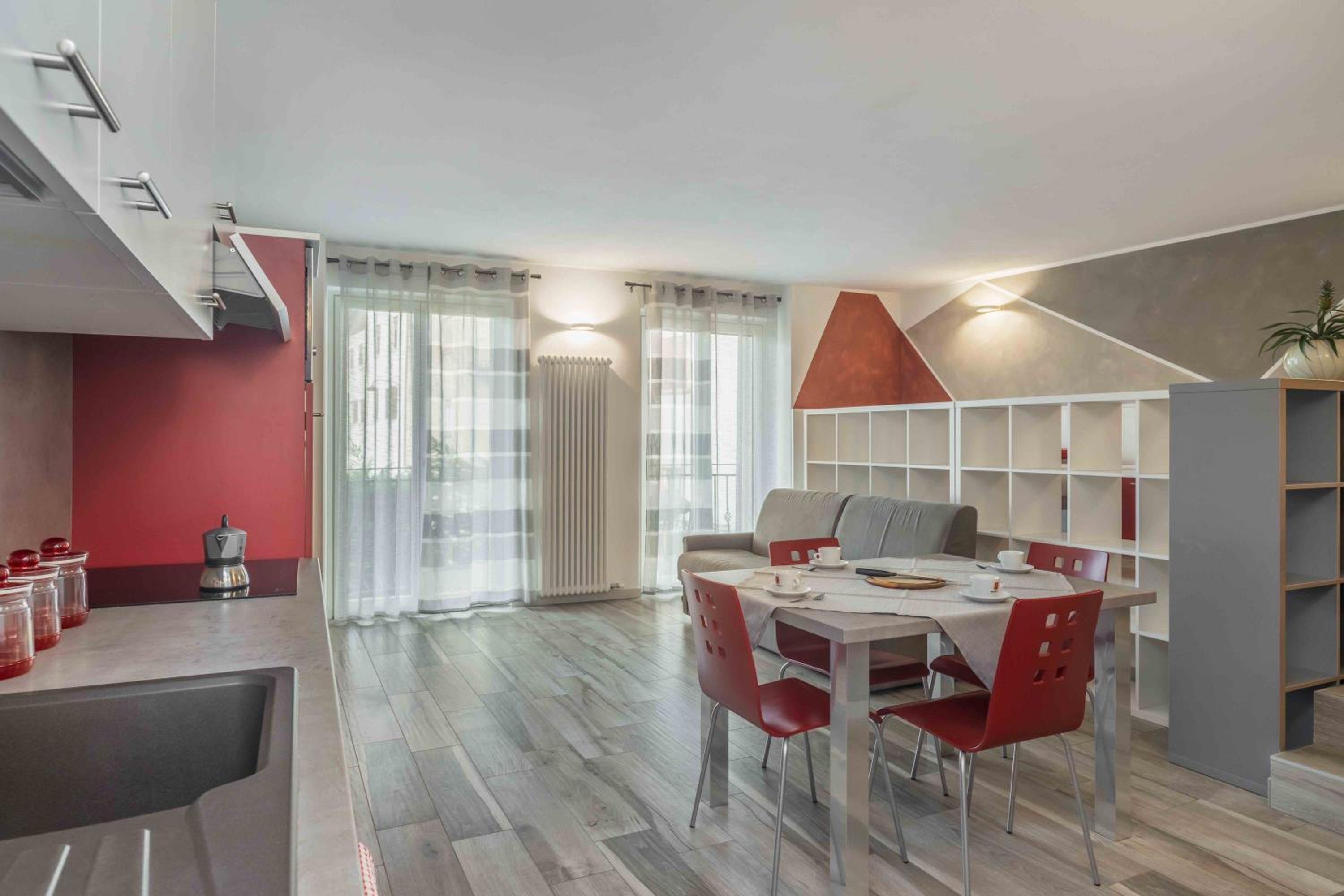 Apartment - Split Level - Photo 1