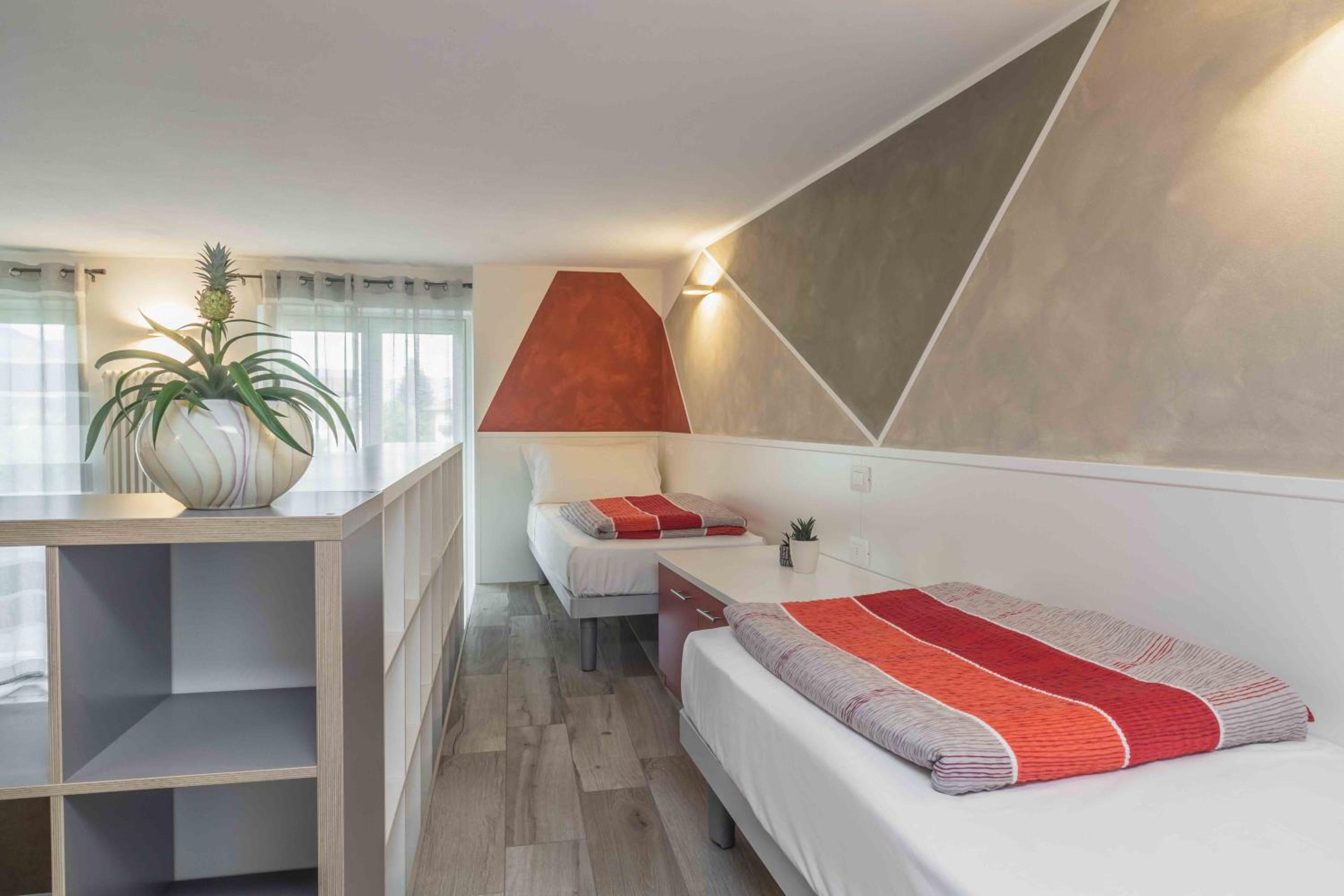 Apartment - Split Level - Photo 3