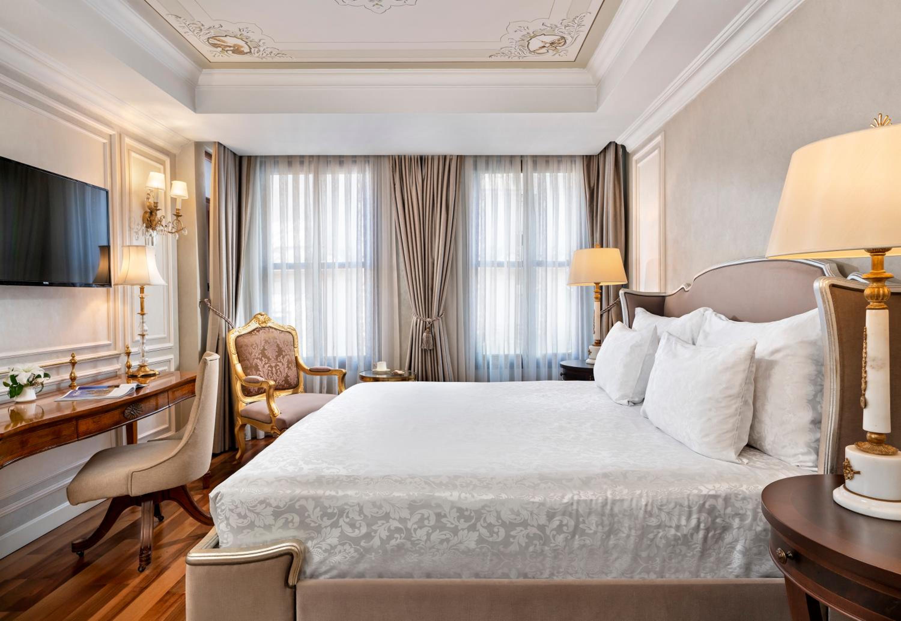 Junior Suite With Pera View
