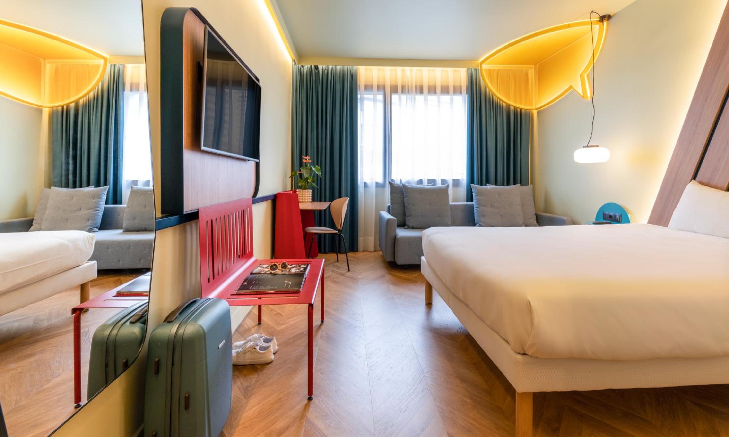 Habitación Superior con Cama Queen y Sofá