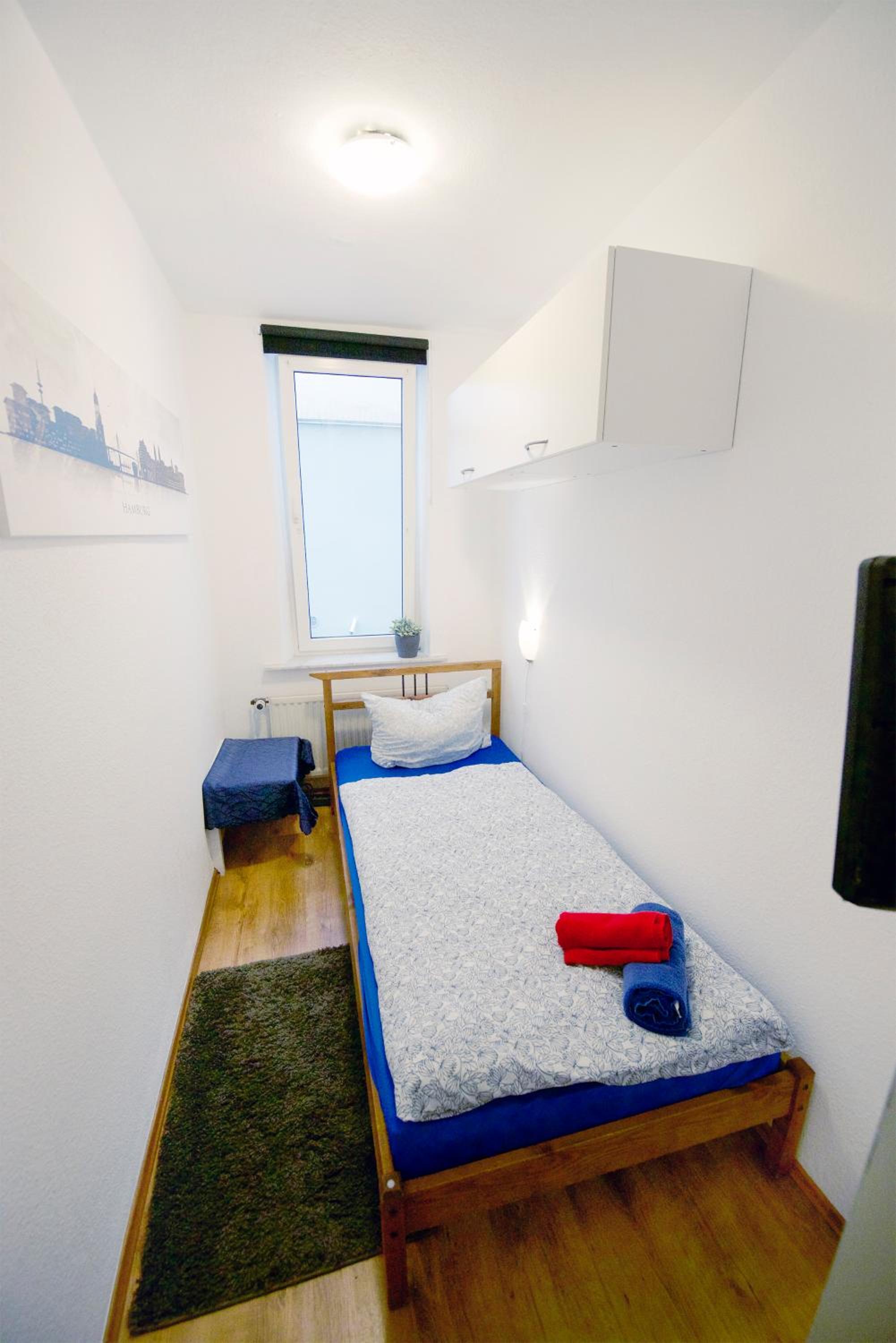 Budget Single Room With Shared Bathroom