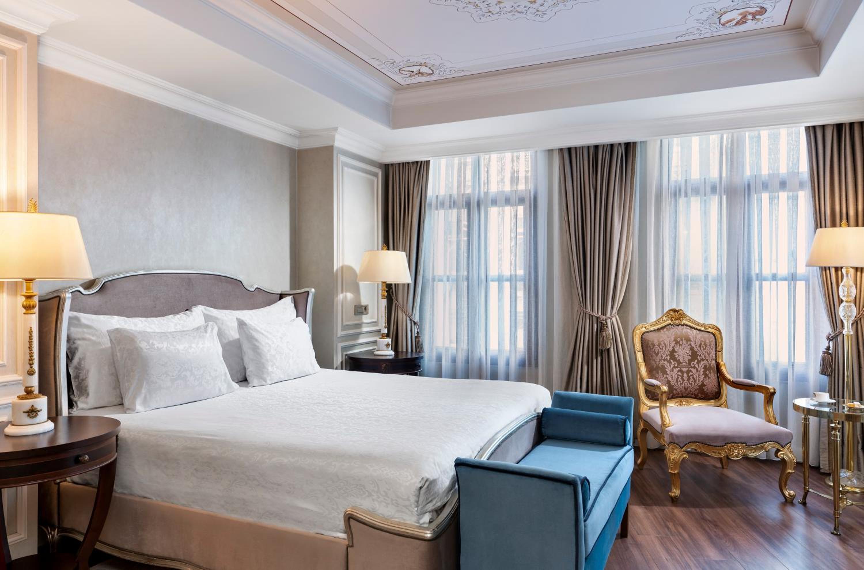 Deluxe King Room With Pera View