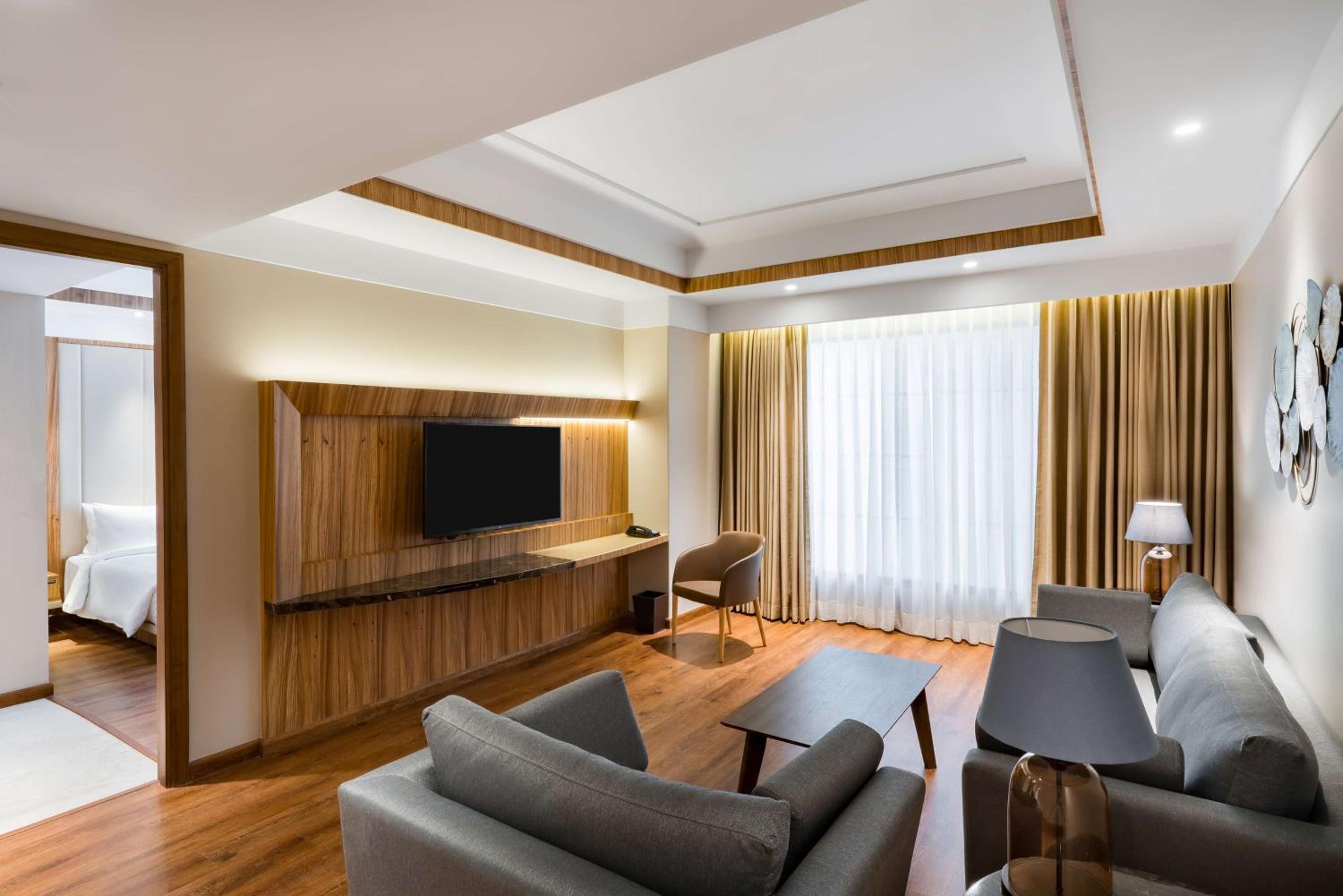 Executive Suite - Photo 1