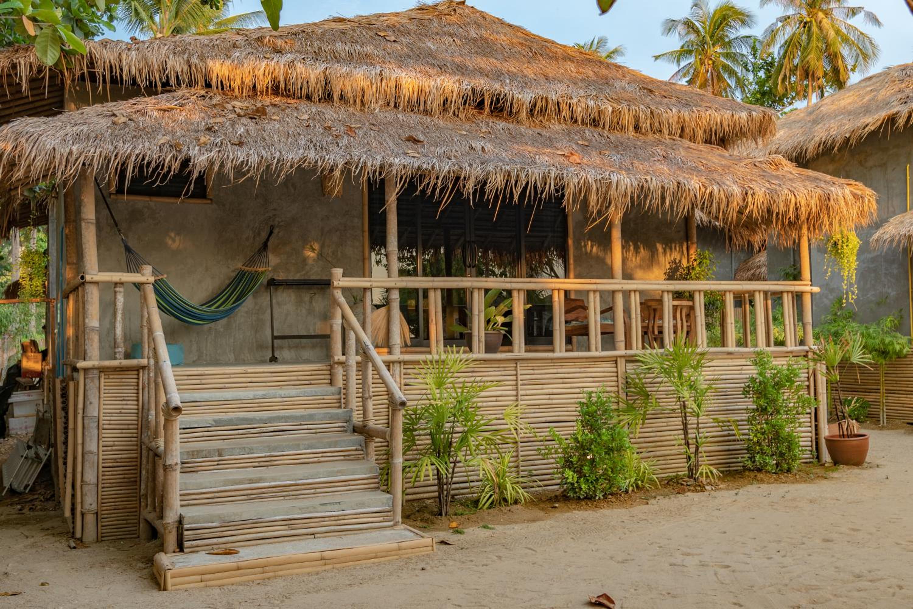 Bungalow - Beach Front - Photo 23